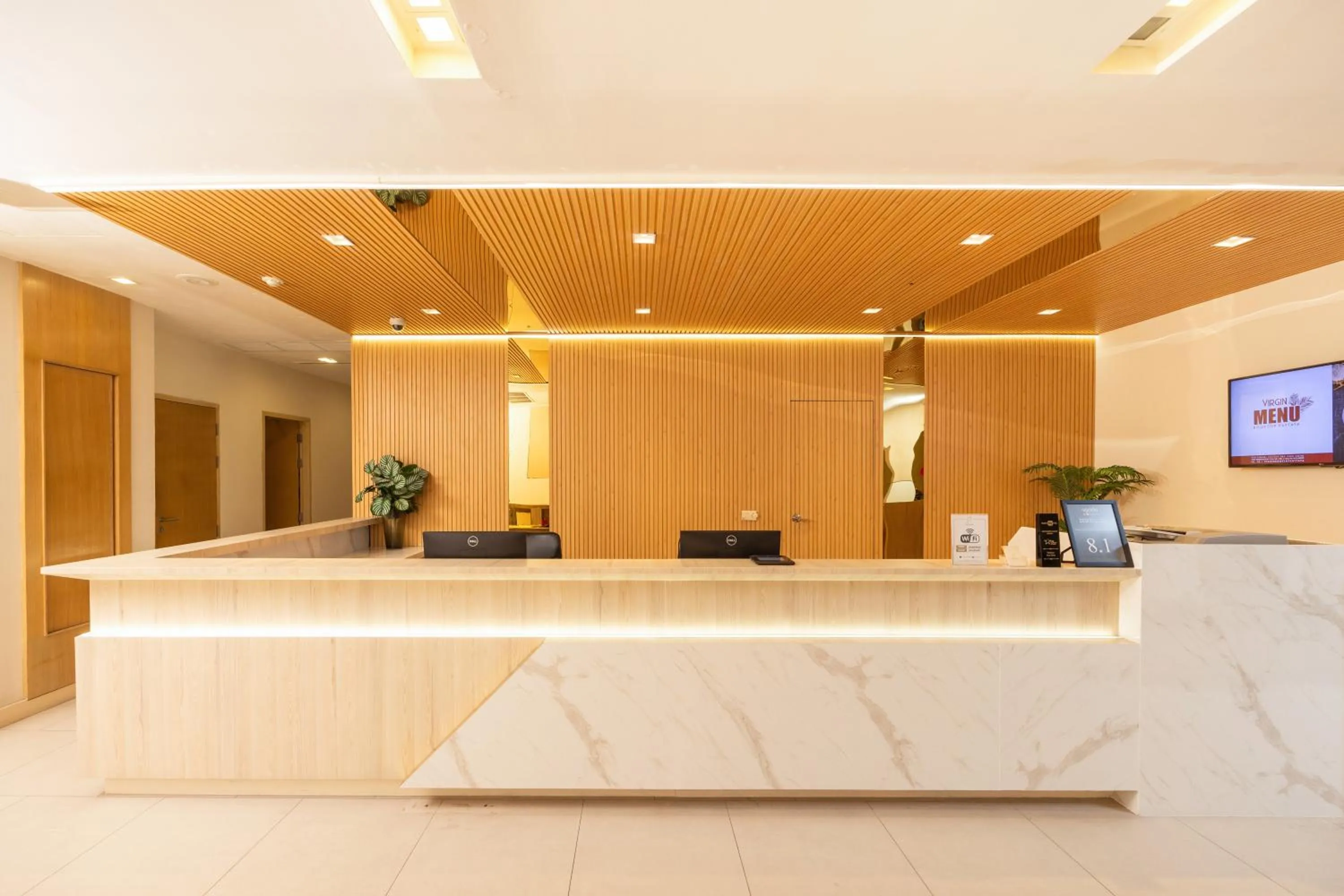 Lobby or reception in Pattaya Sea View Hotel - SHA Extra Plus