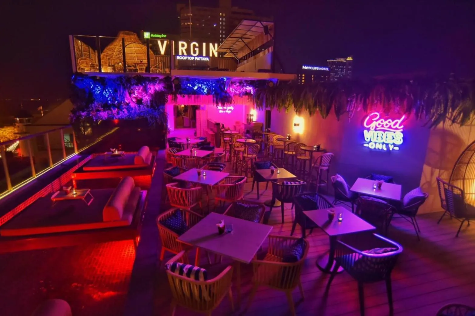 Restaurant/places to eat in Pattaya Sea View Hotel - SHA Extra Plus