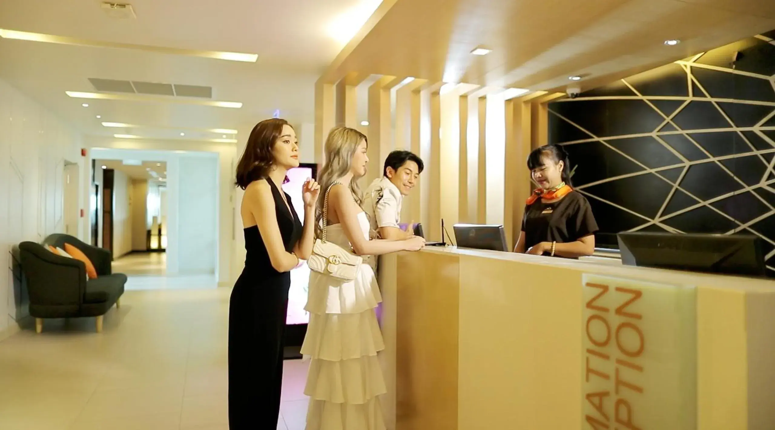 Lobby or reception in Pattaya Sea View Hotel - SHA Extra Plus