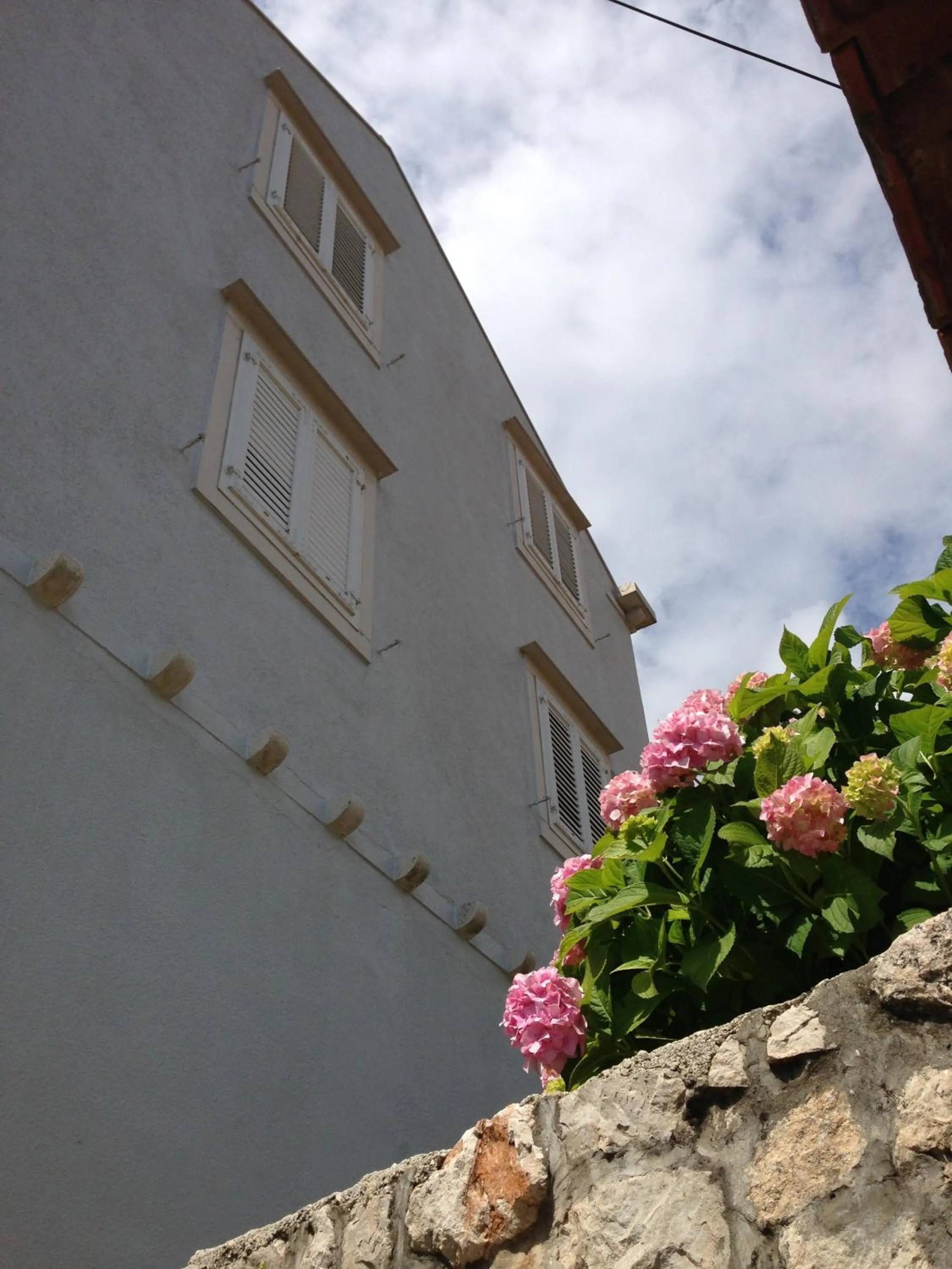 Facade/entrance in Perina Apartment - free parking