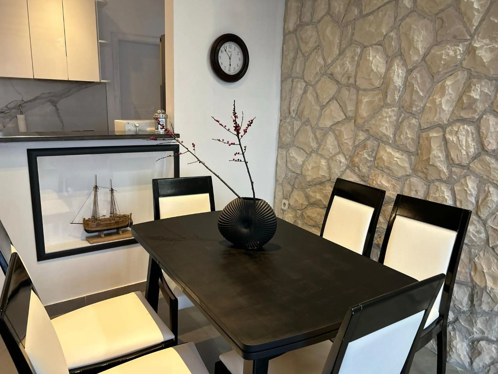 Living room in Perina Apartment - free parking