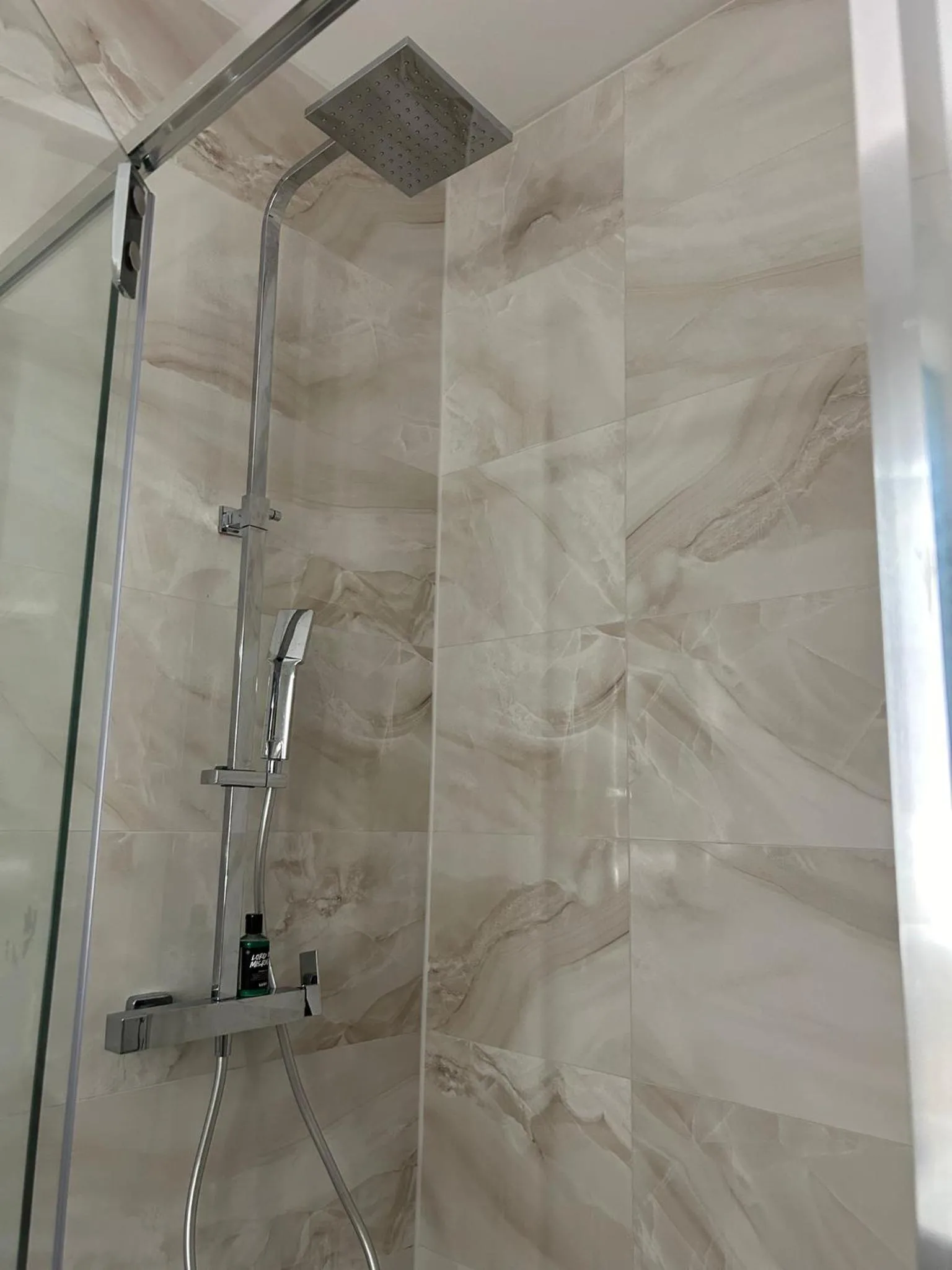 Bathroom in Perina Apartment - free parking