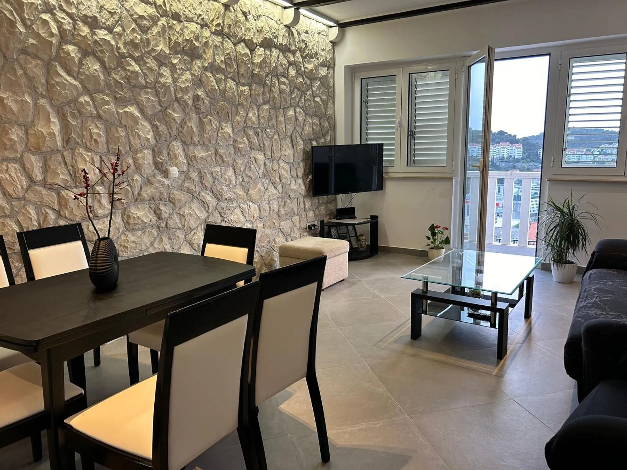 Living room in Perina Apartment - free parking