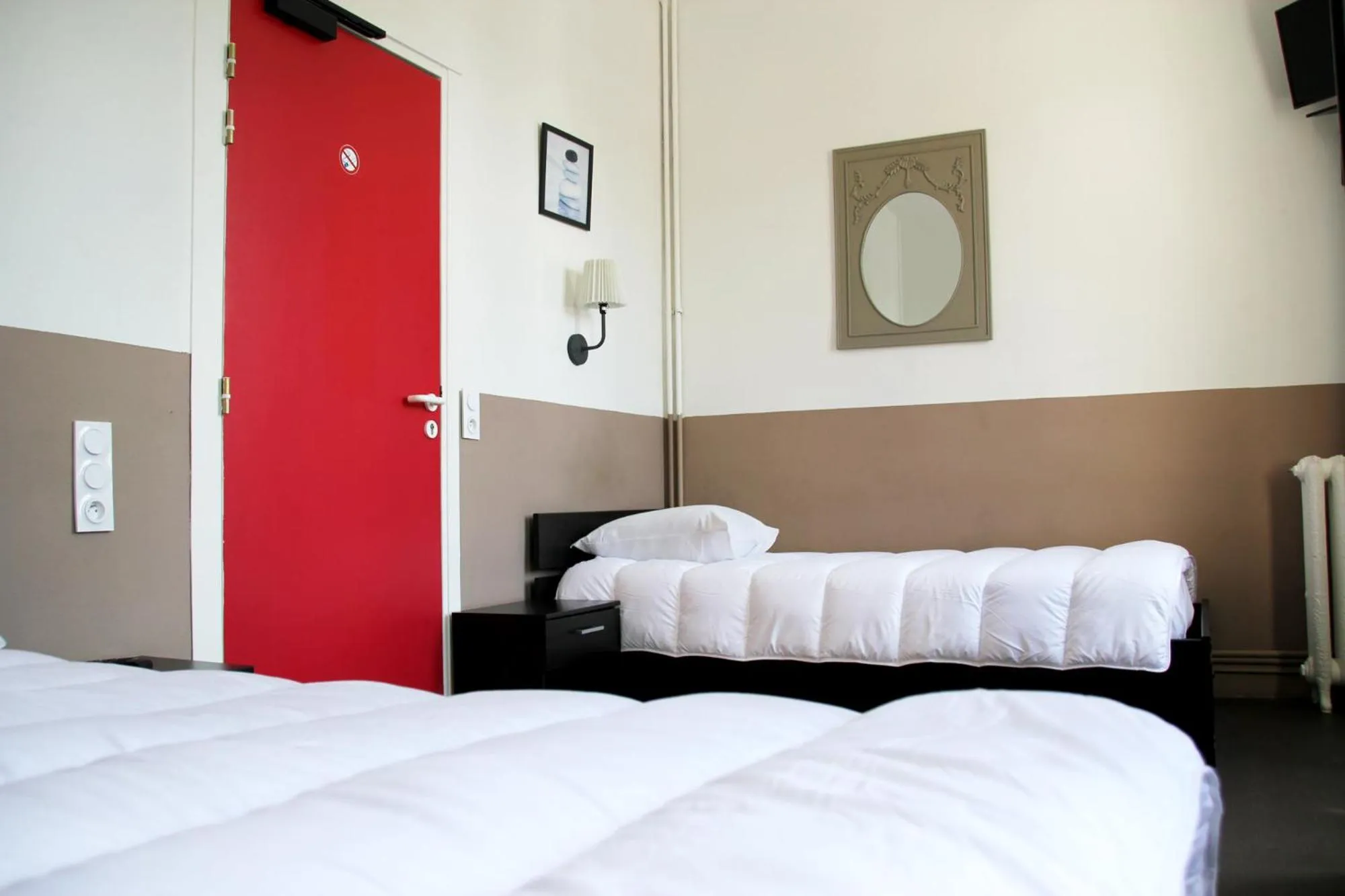 Bed in Hôtel de France