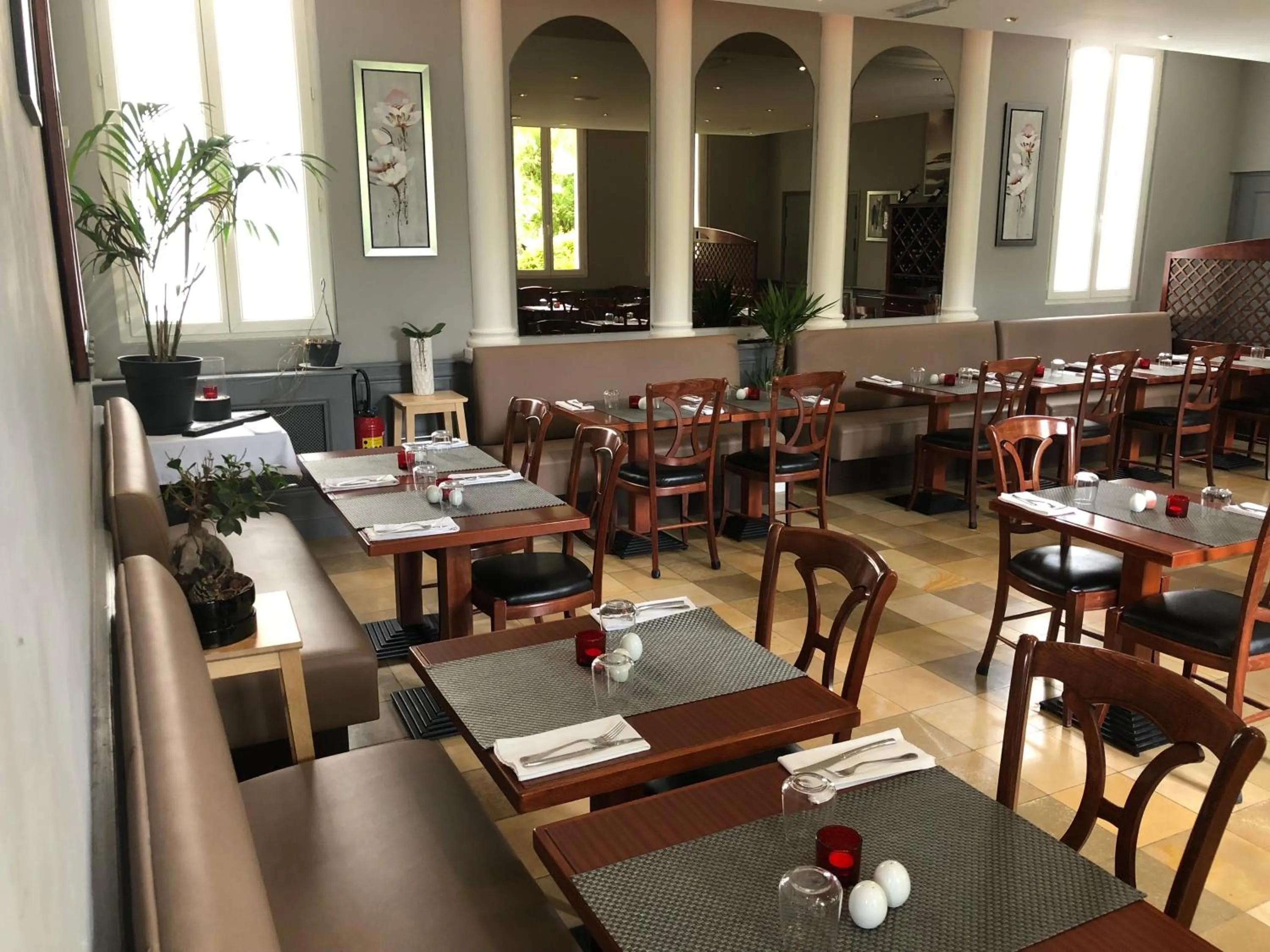 Restaurant/places to eat in Hôtel de France