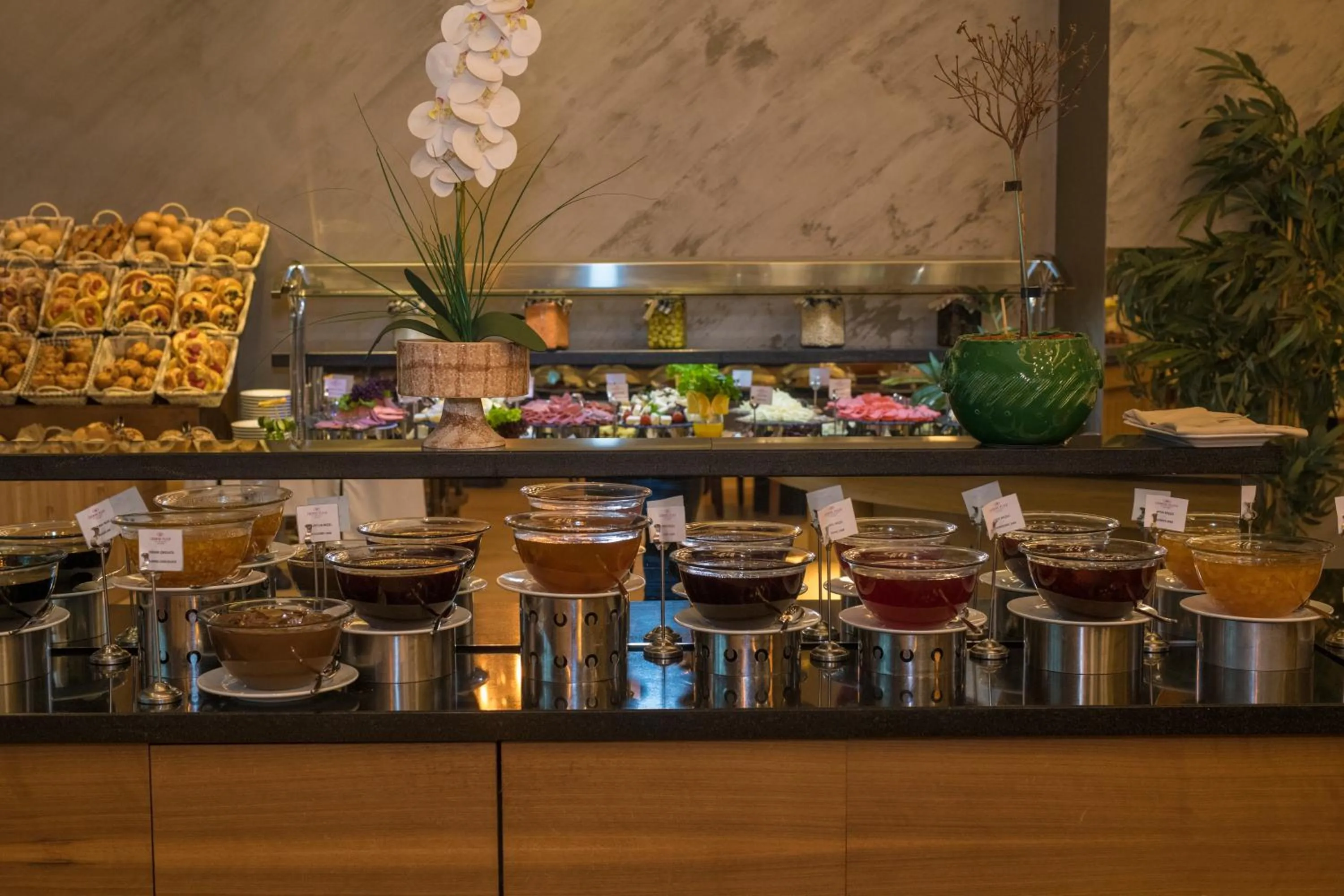 Food and drinks in Crowne Plaza Kayseri by IHG