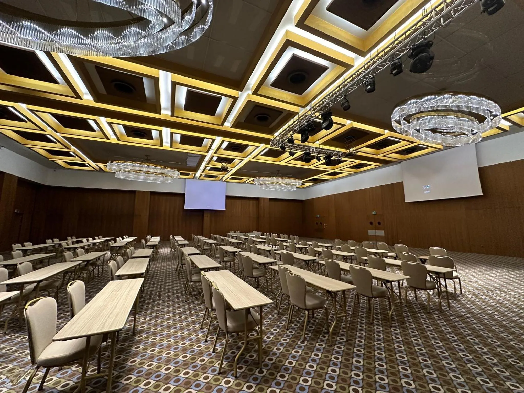 Meeting/conference room in Crowne Plaza Kayseri by IHG