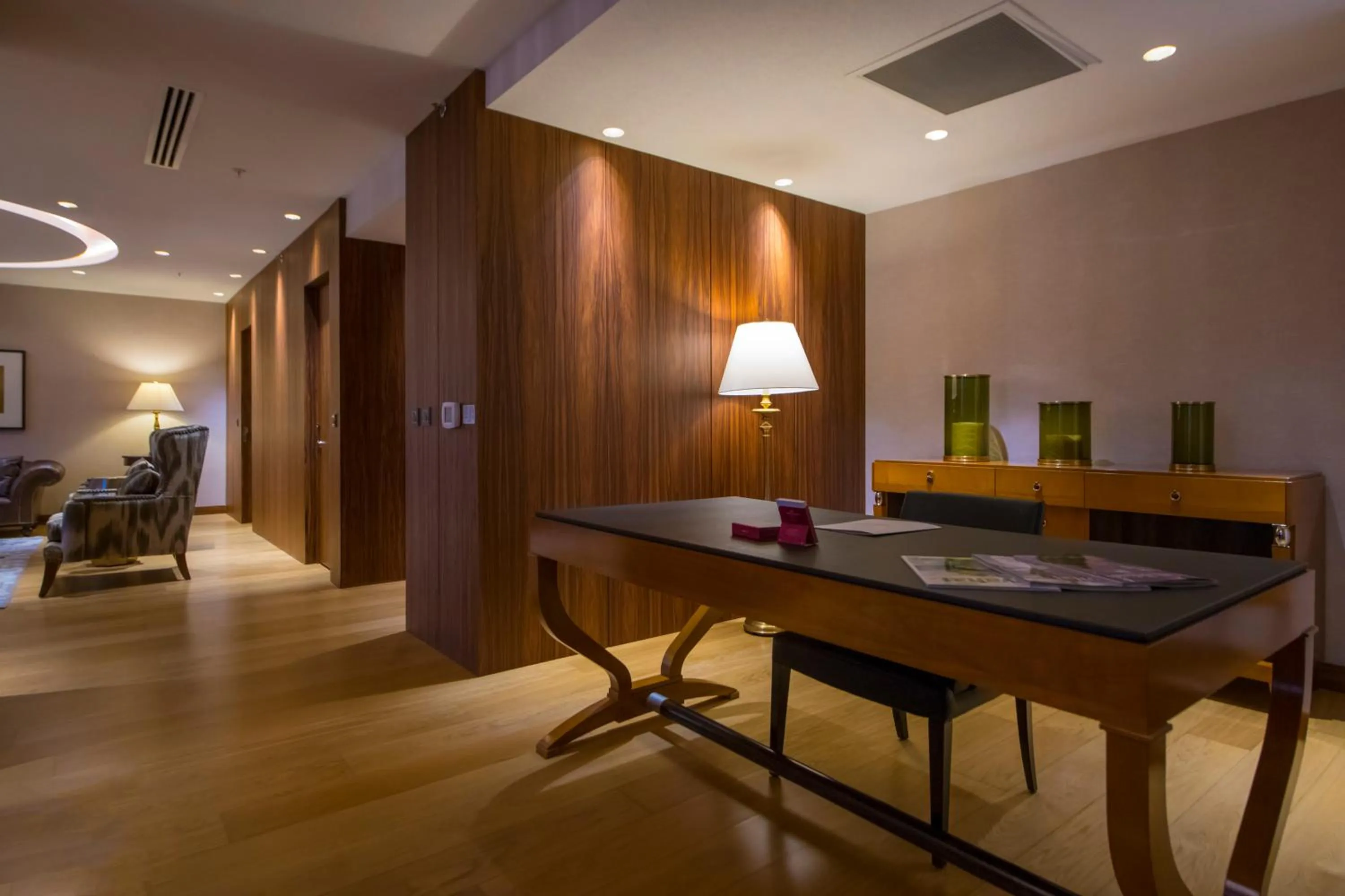 Living room in Crowne Plaza Kayseri by IHG