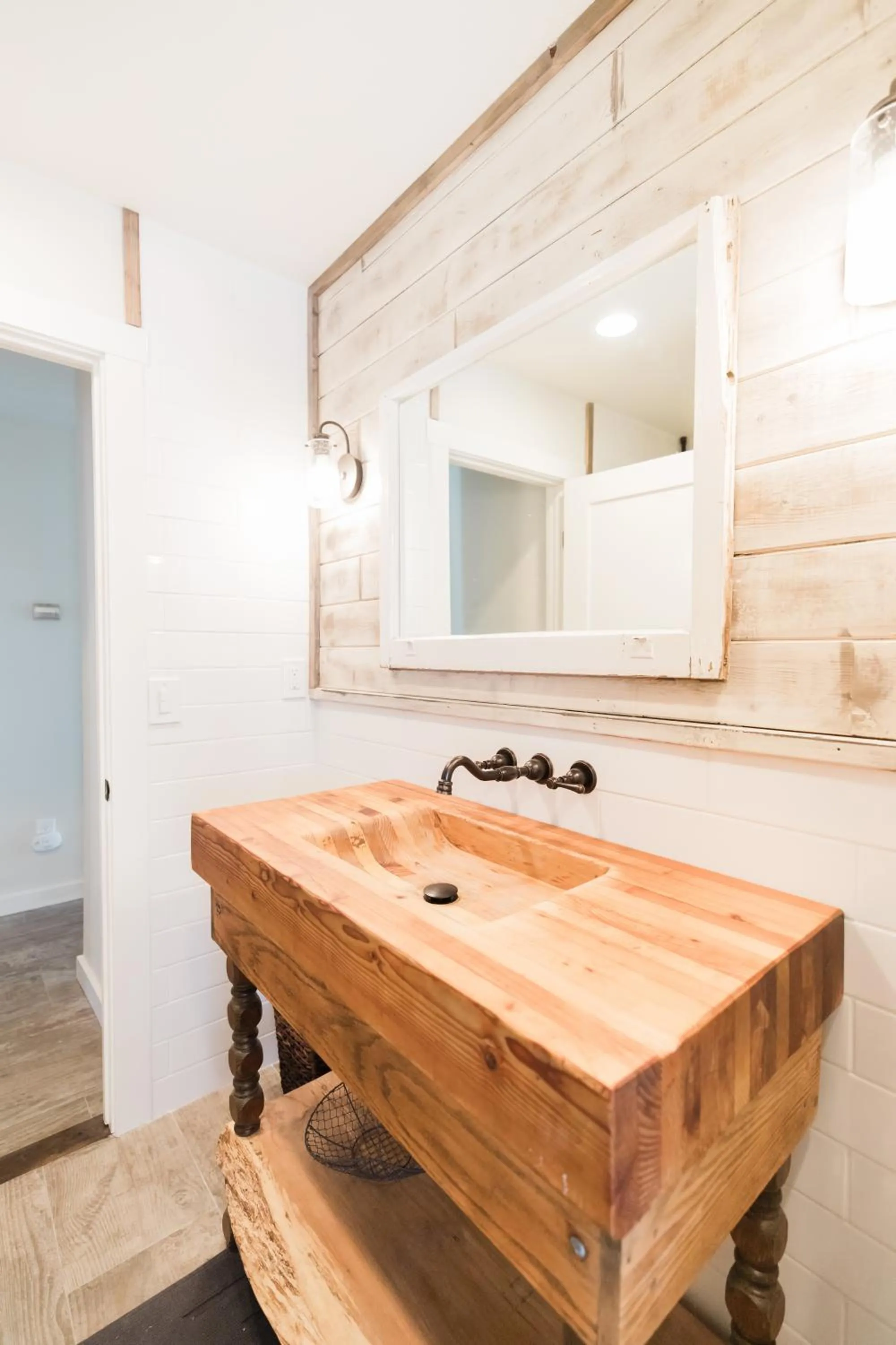 Bathroom in Moon Ranch - a gateway to Yosemite