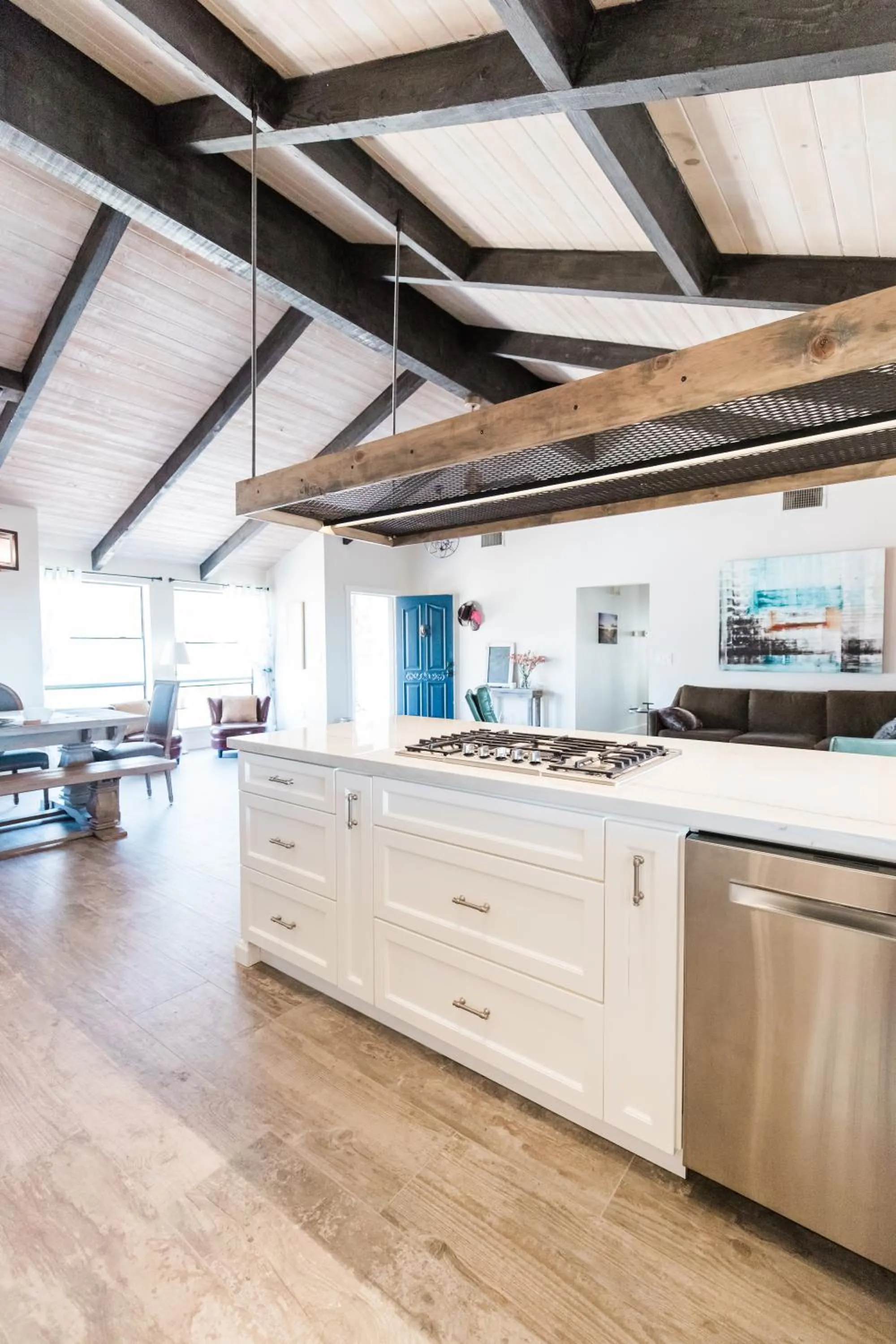 Kitchen or kitchenette in Moon Ranch - a gateway to Yosemite