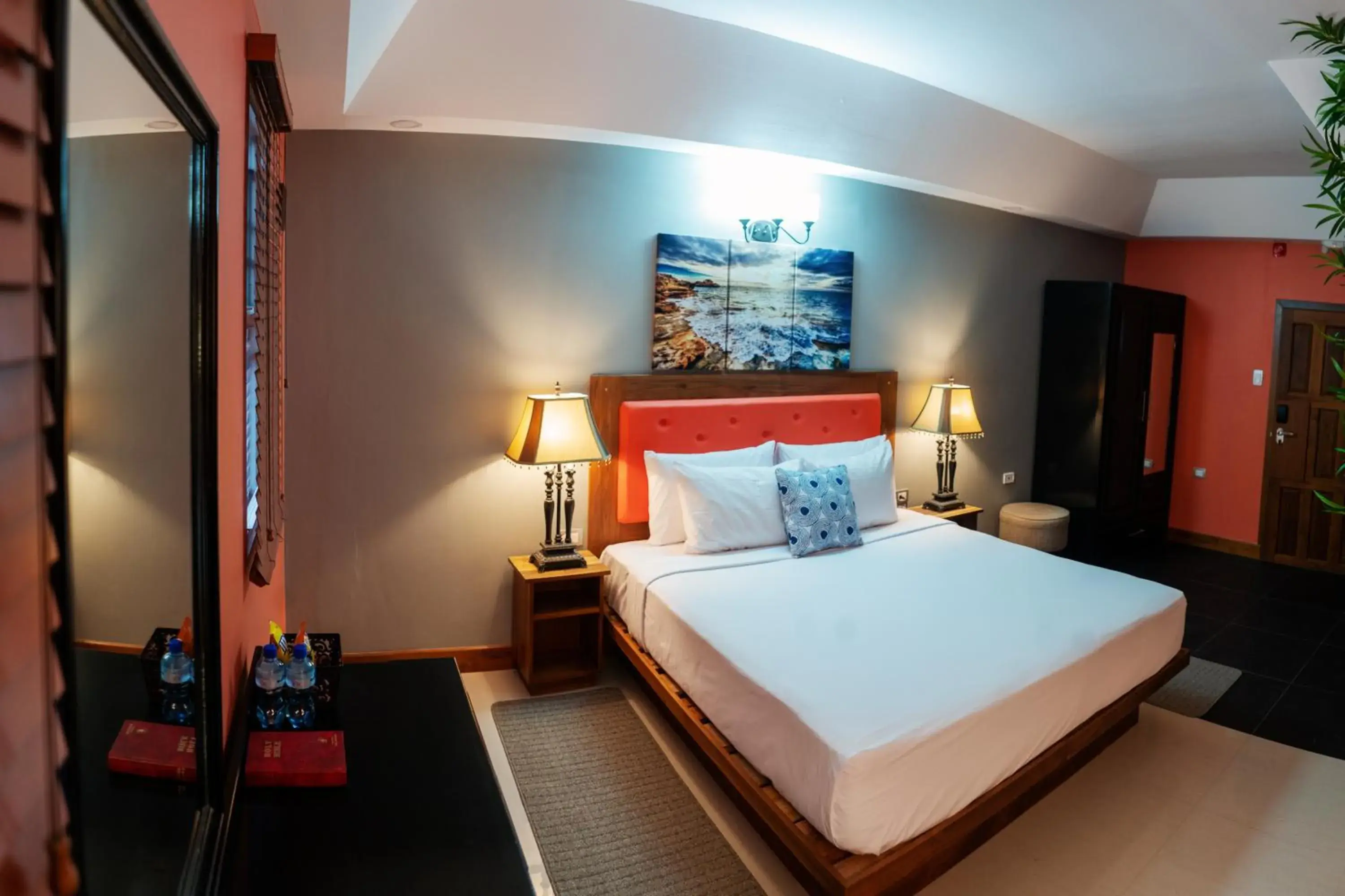 Superior Queen Room in Runway Hotel Superior Queen Room in Runway Hotel