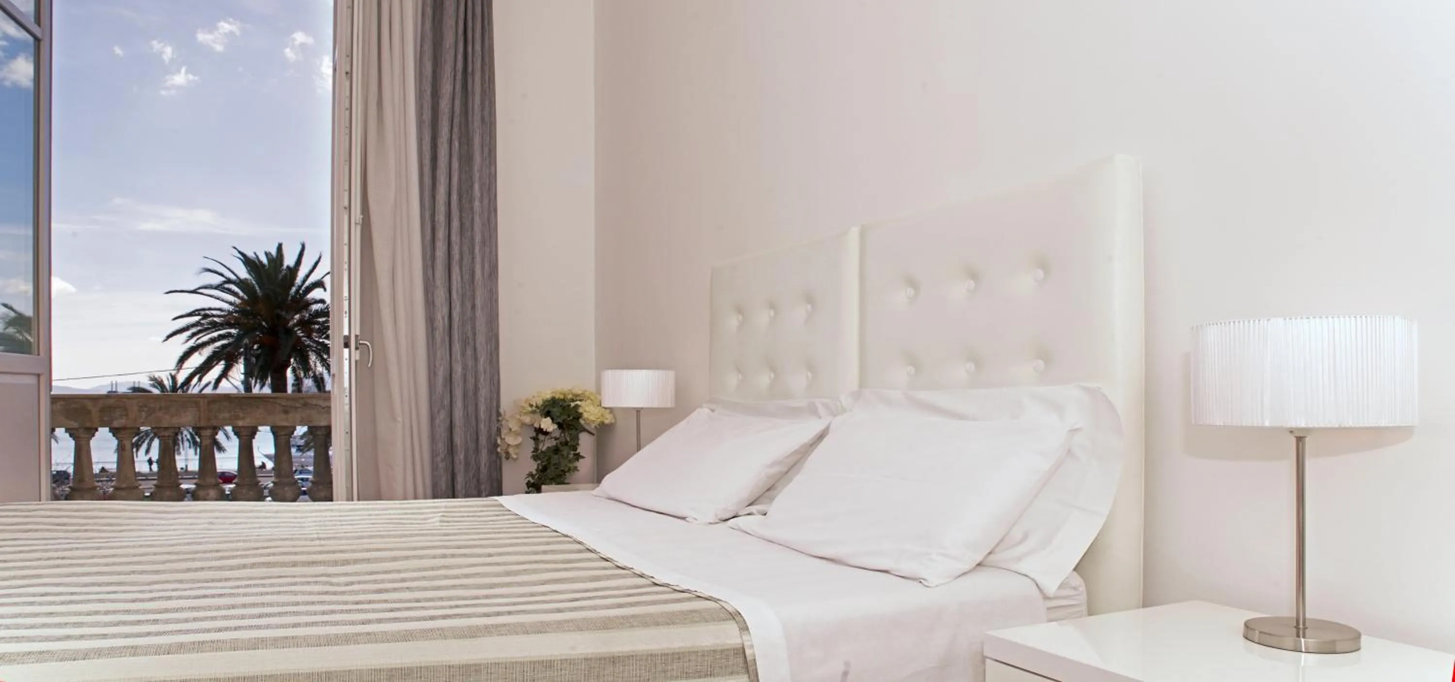 Blanco Rooms