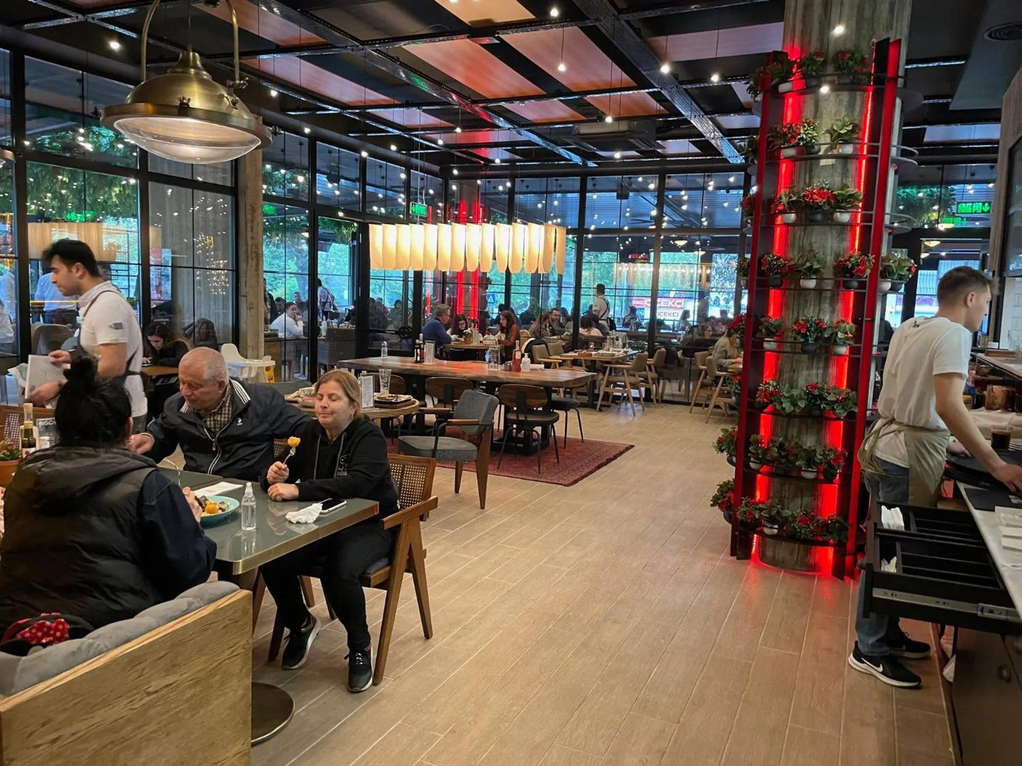 Restaurant/places to eat in Yeşilyurt Park Otel