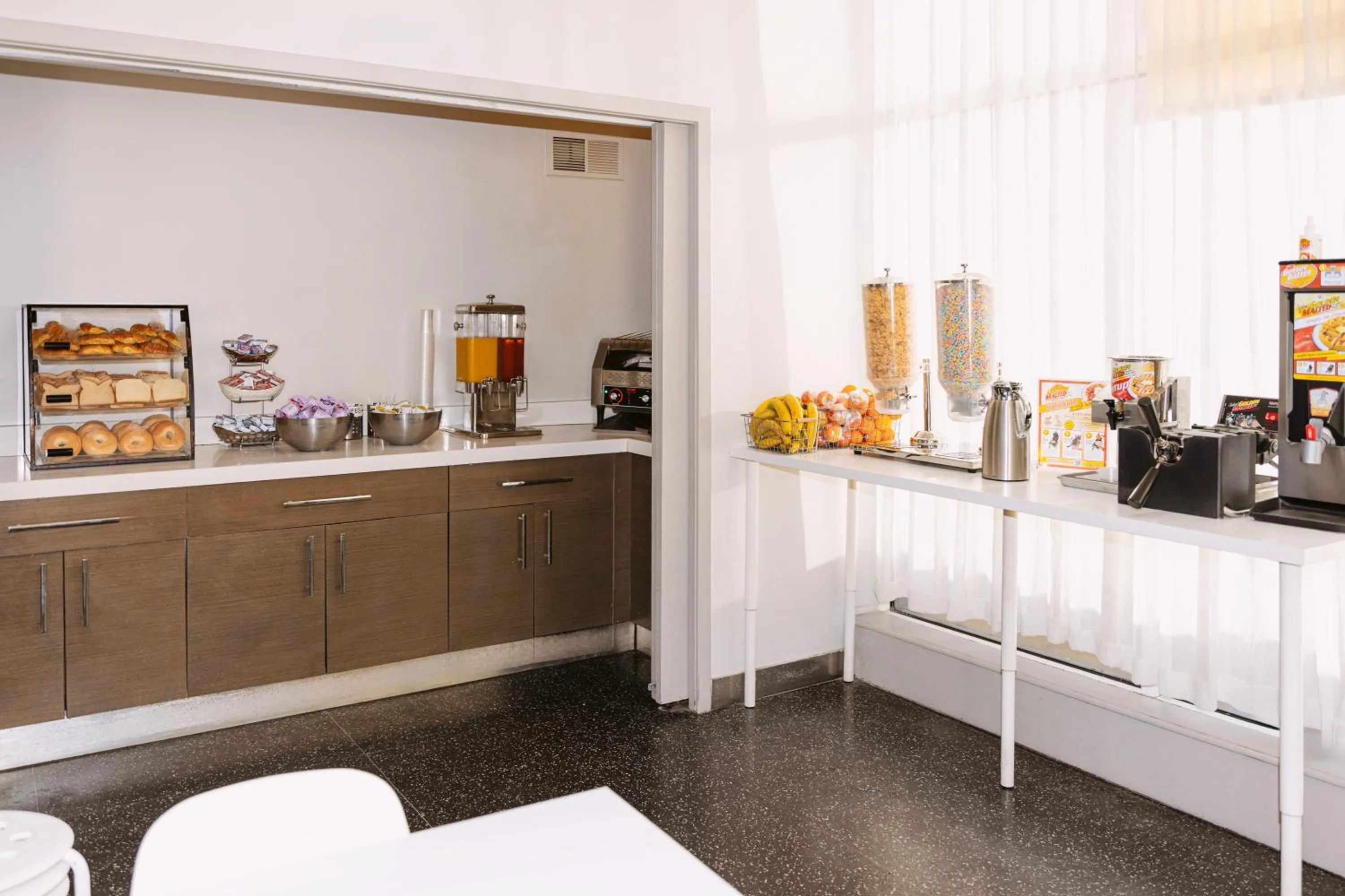 Coffee/tea facilities in Lorraine Hotel