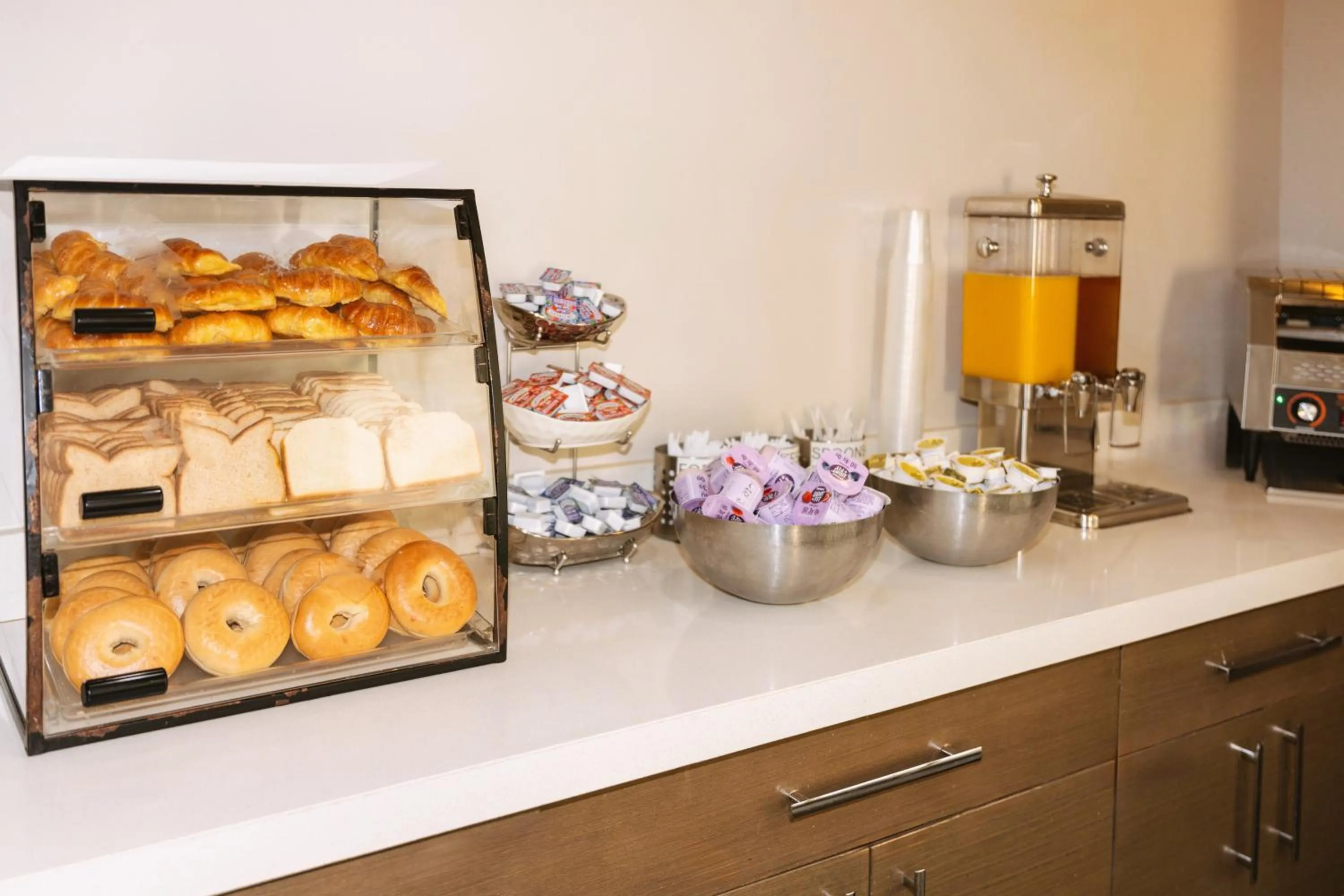 Breakfast in Lorraine Hotel