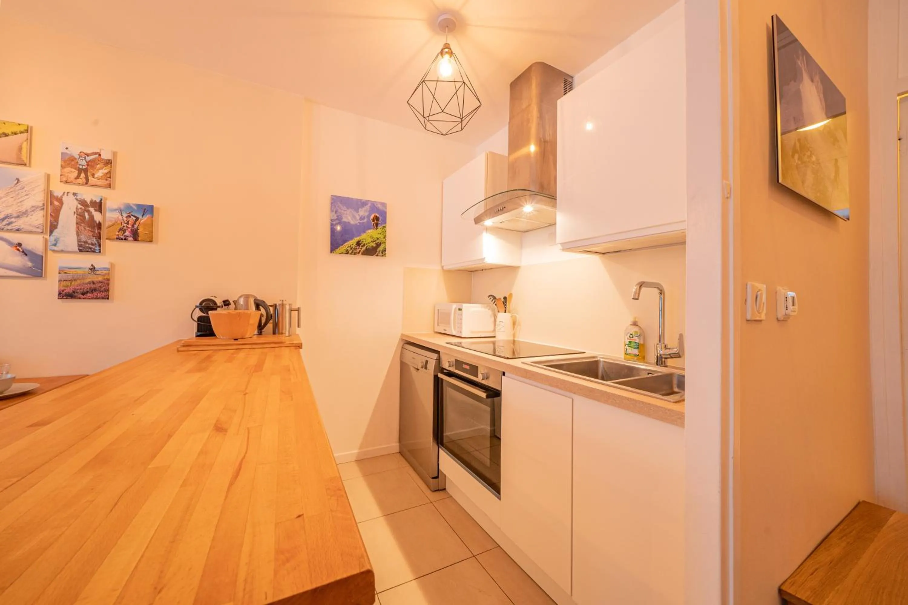 Kitchen or kitchenette in Apartment Arve - Chamonix Peaks Retreat