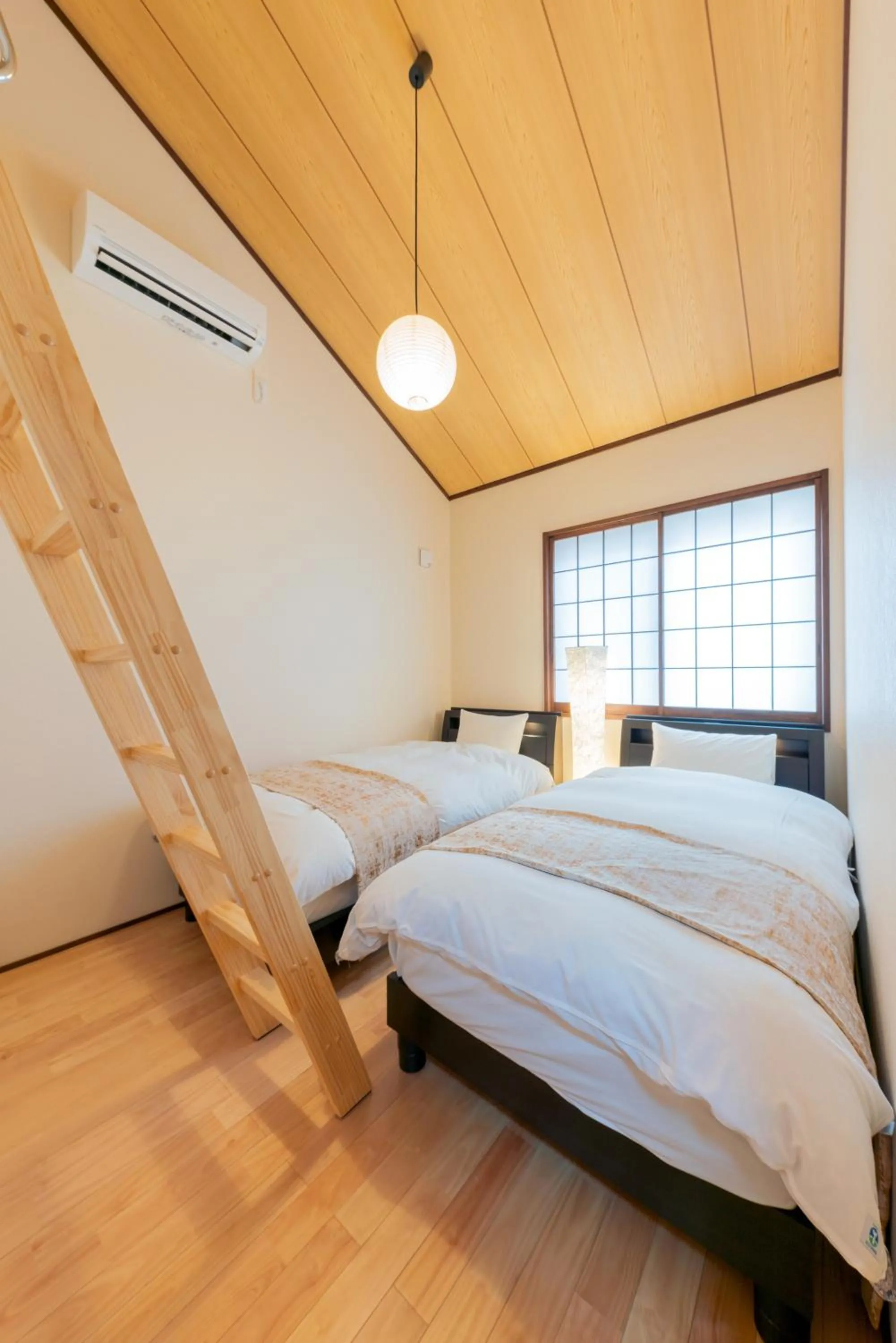 Bedroom, Bed in YADOYA Hakuteian