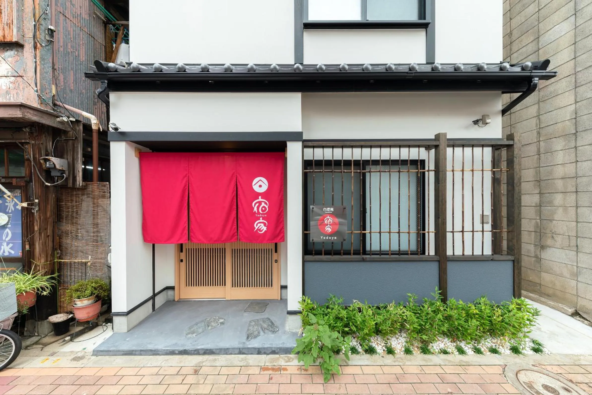 Facade/entrance in YADOYA Hakuteian