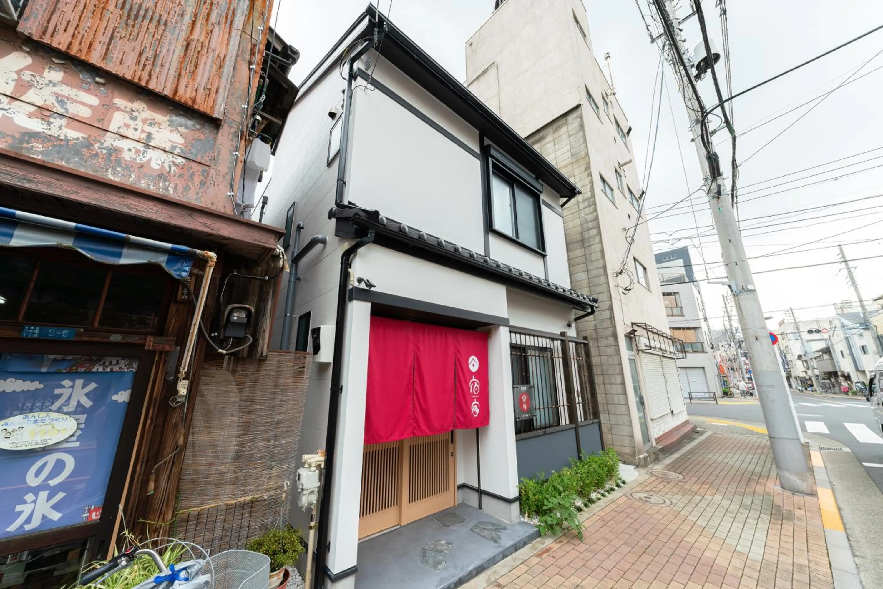 Facade/entrance in YADOYA Hakuteian