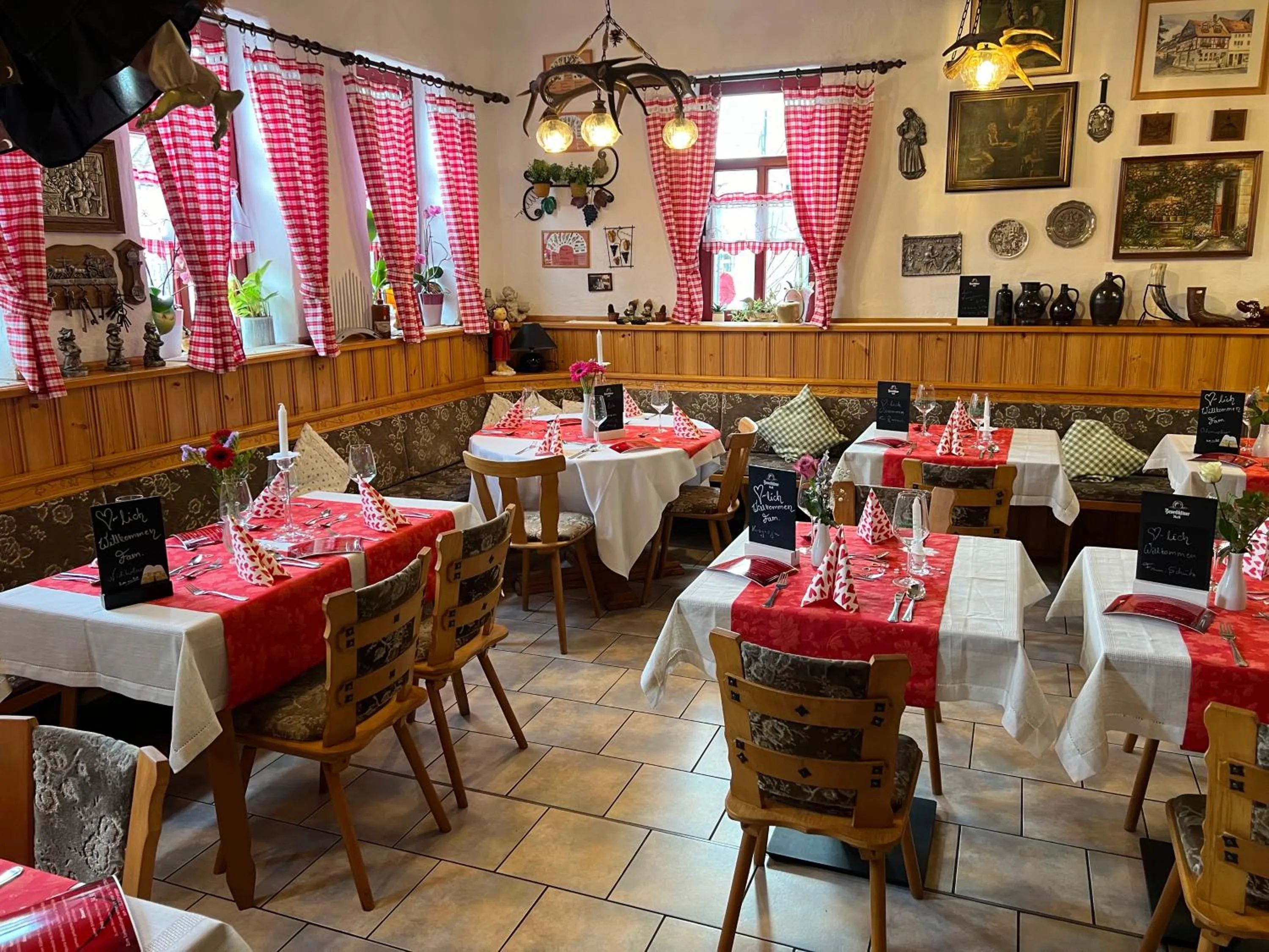 Restaurant/places to eat in Gasthaus Zur Weintraube