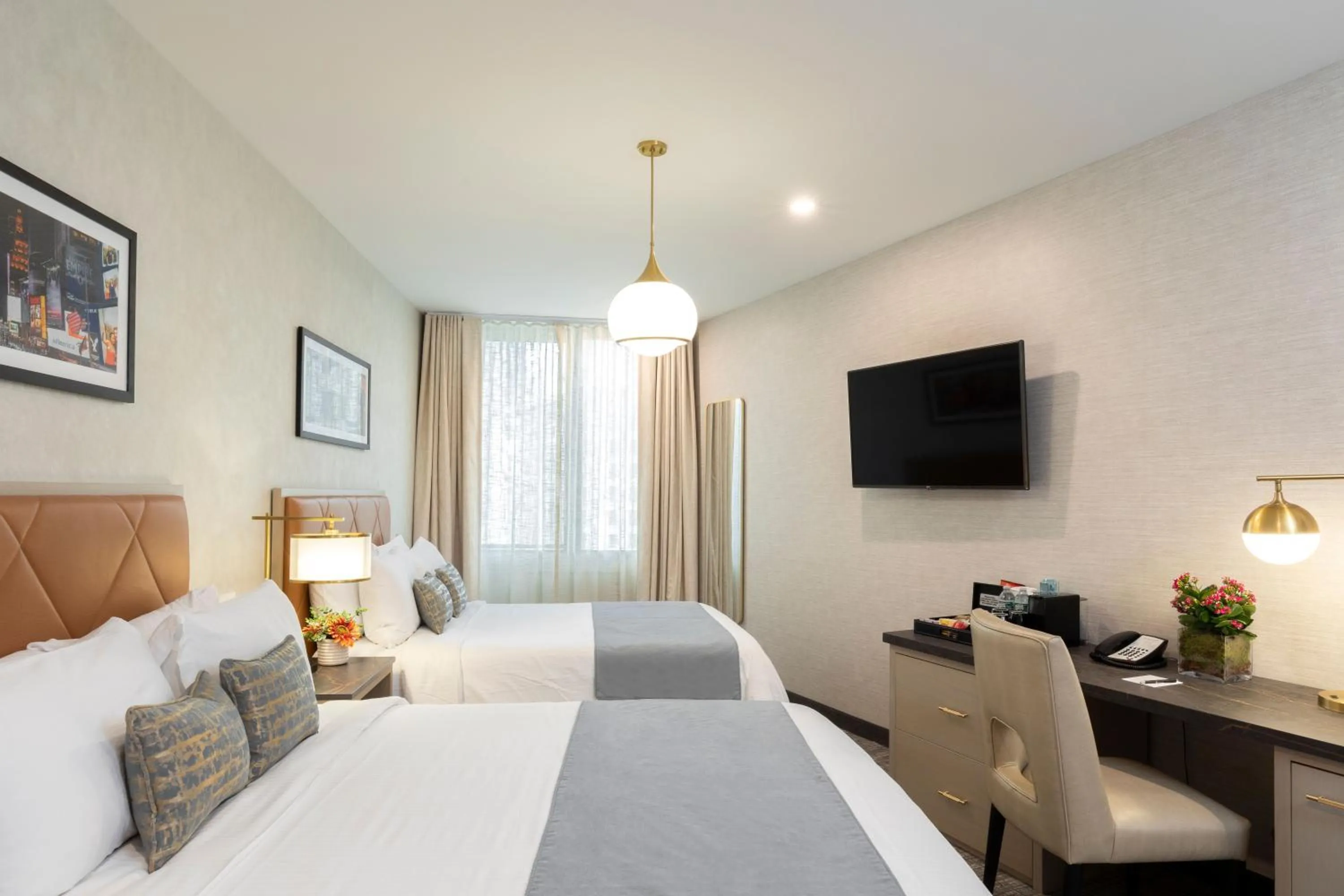 Bed in Broadway Plaza Hotel