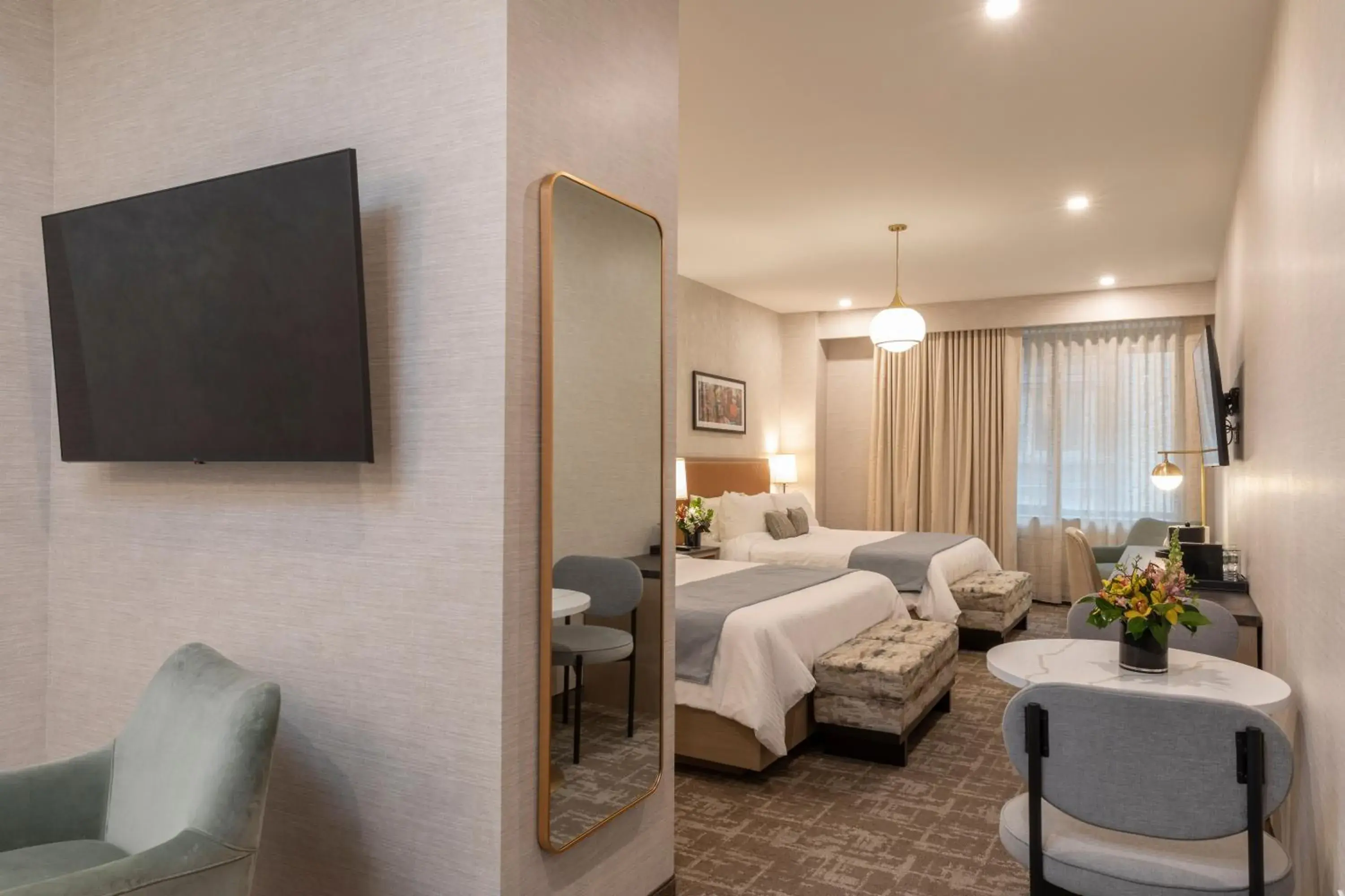 Bedroom, Bed in Broadway Plaza Hotel Bedroom, Bed in Broadway Plaza Hotel