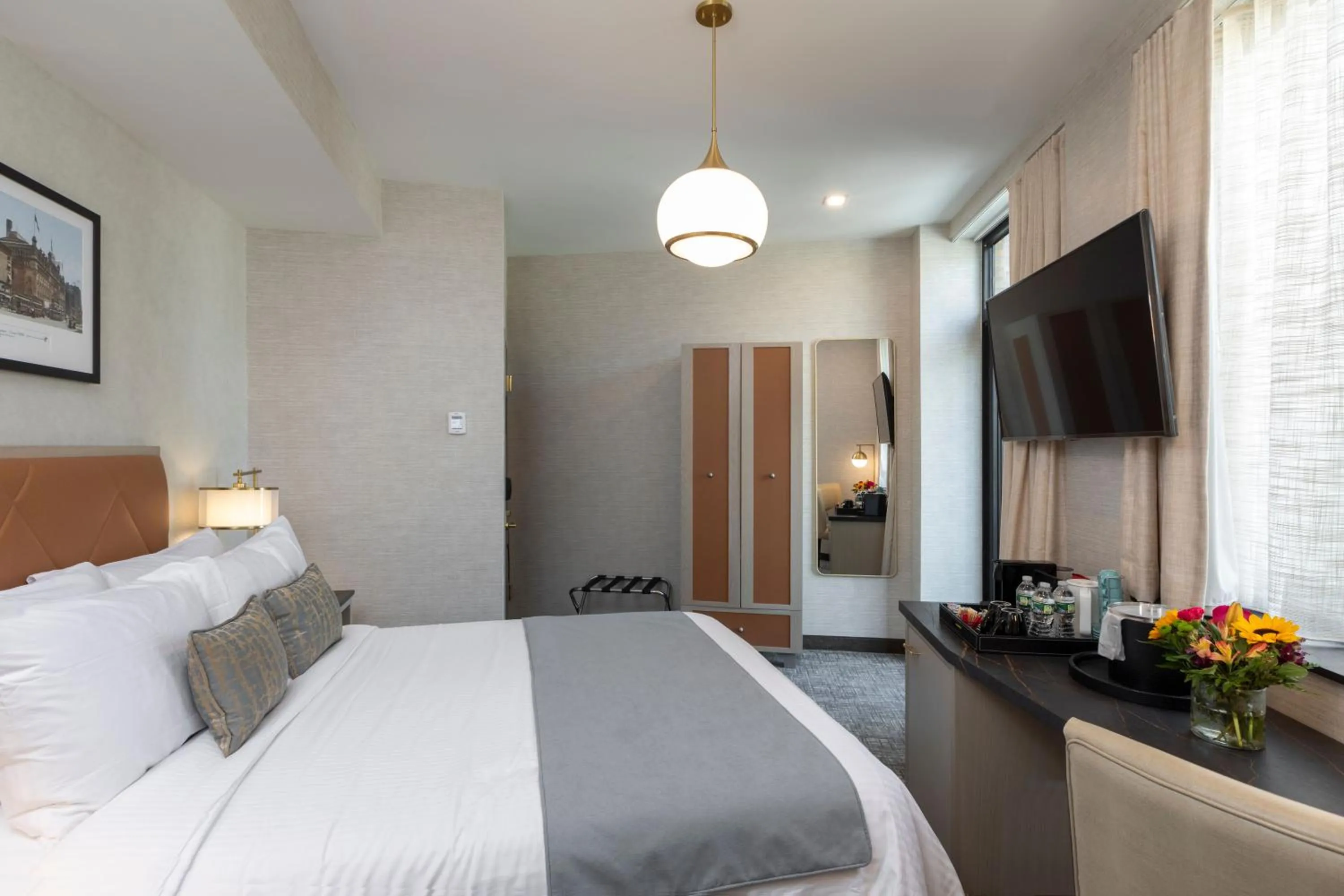 Bed in Broadway Plaza Hotel