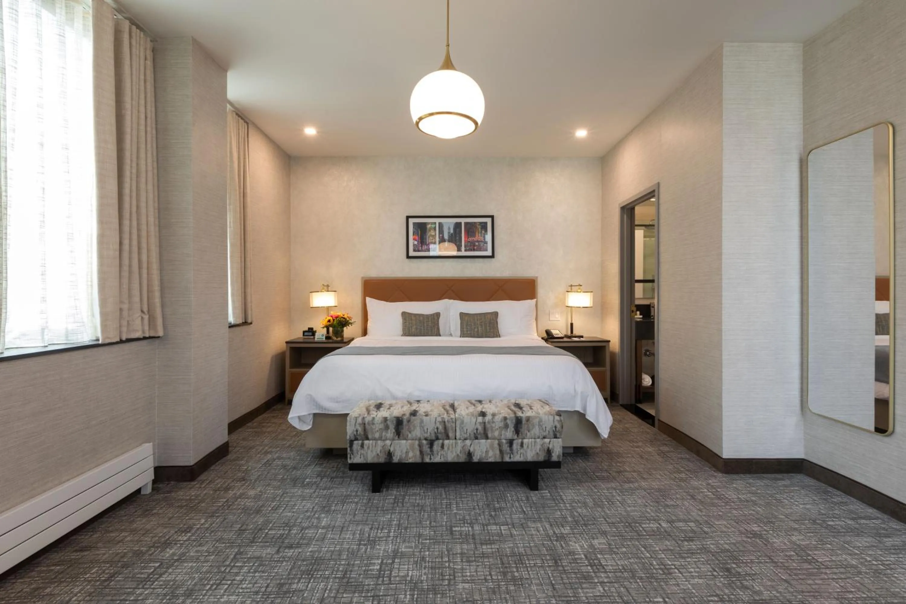 Bedroom, Bed in Broadway Plaza Hotel