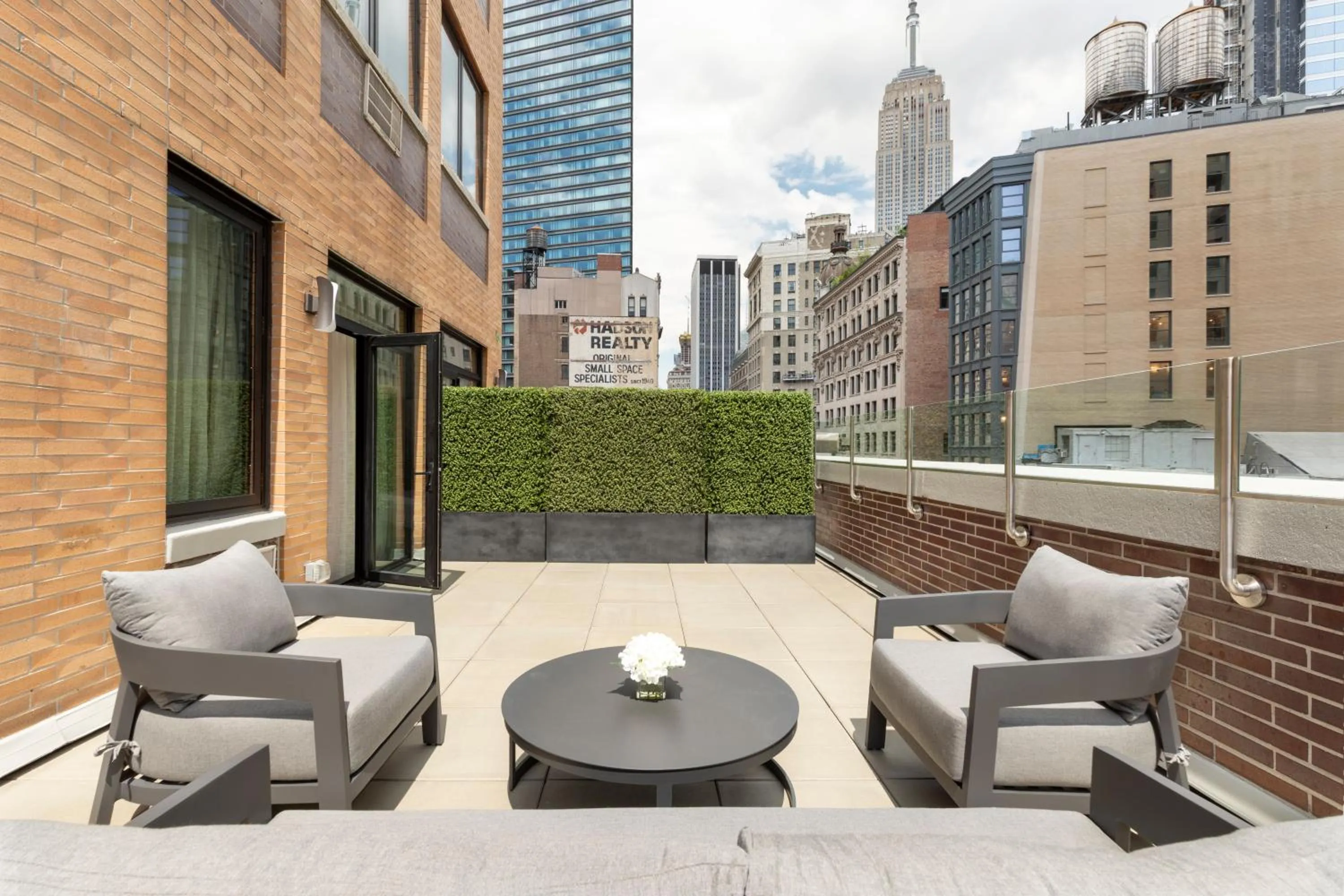 Balcony/Terrace in Broadway Plaza Hotel