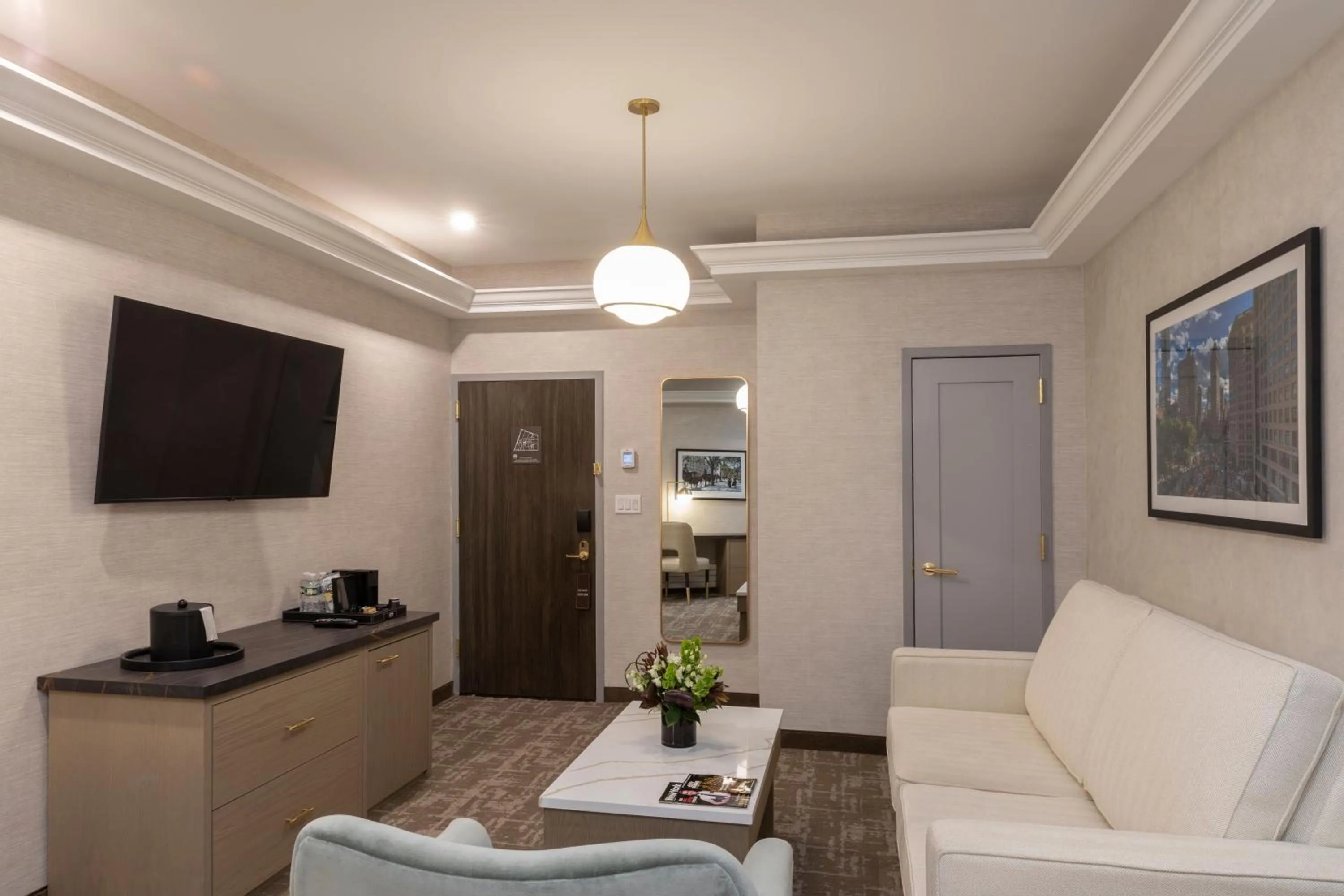 Living room in Broadway Plaza Hotel