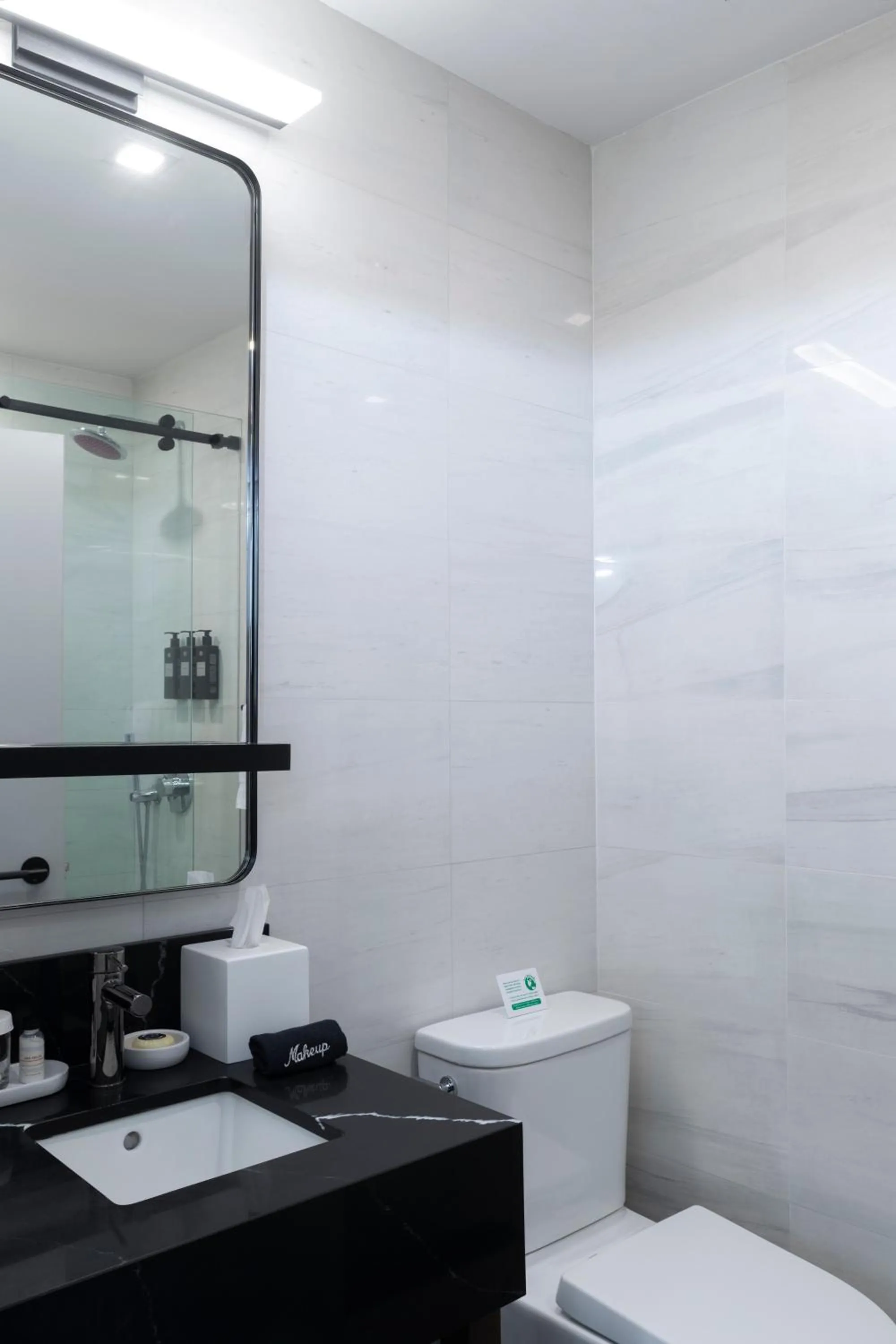 Bathroom in Broadway Plaza Hotel