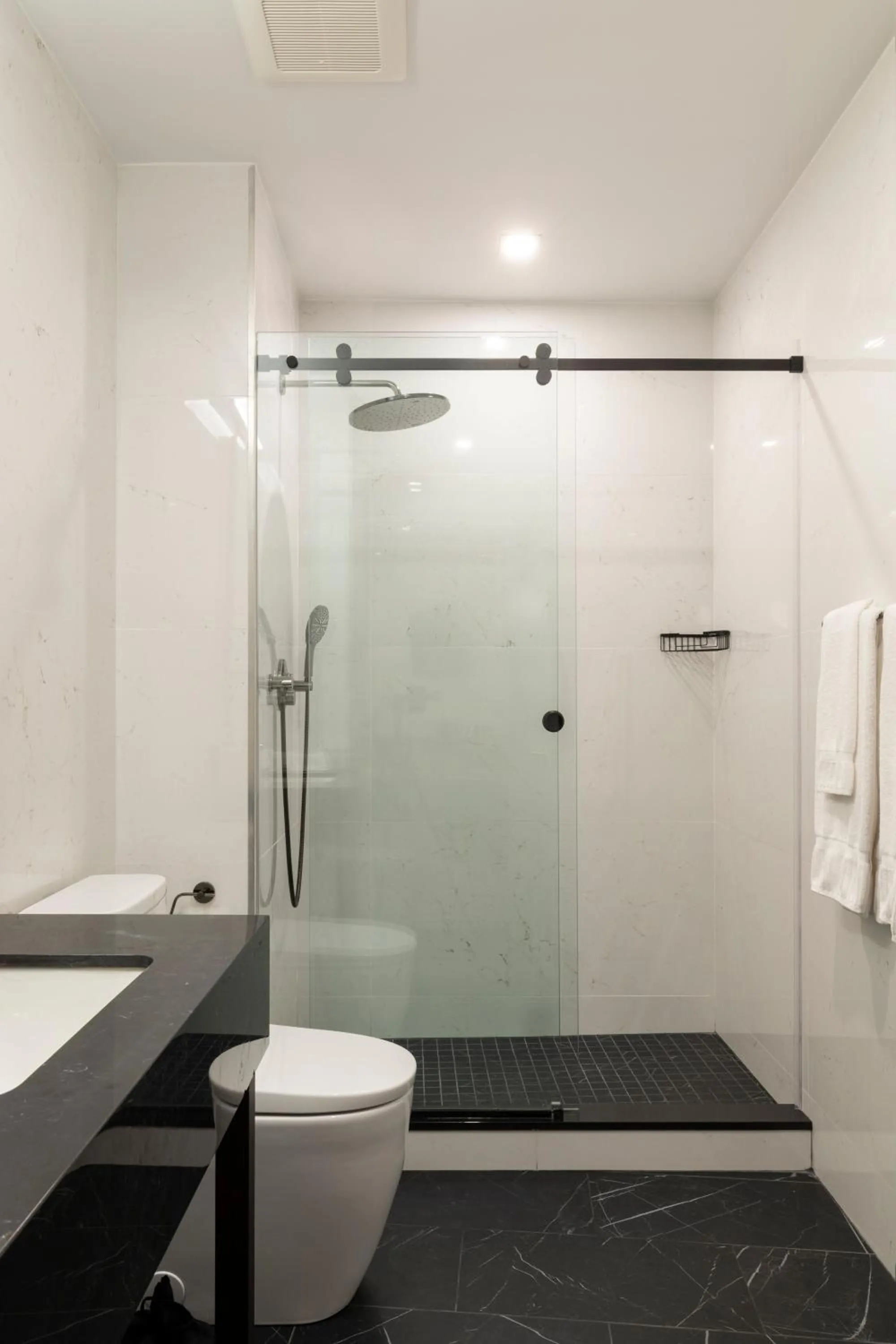 Bathroom in Broadway Plaza Hotel