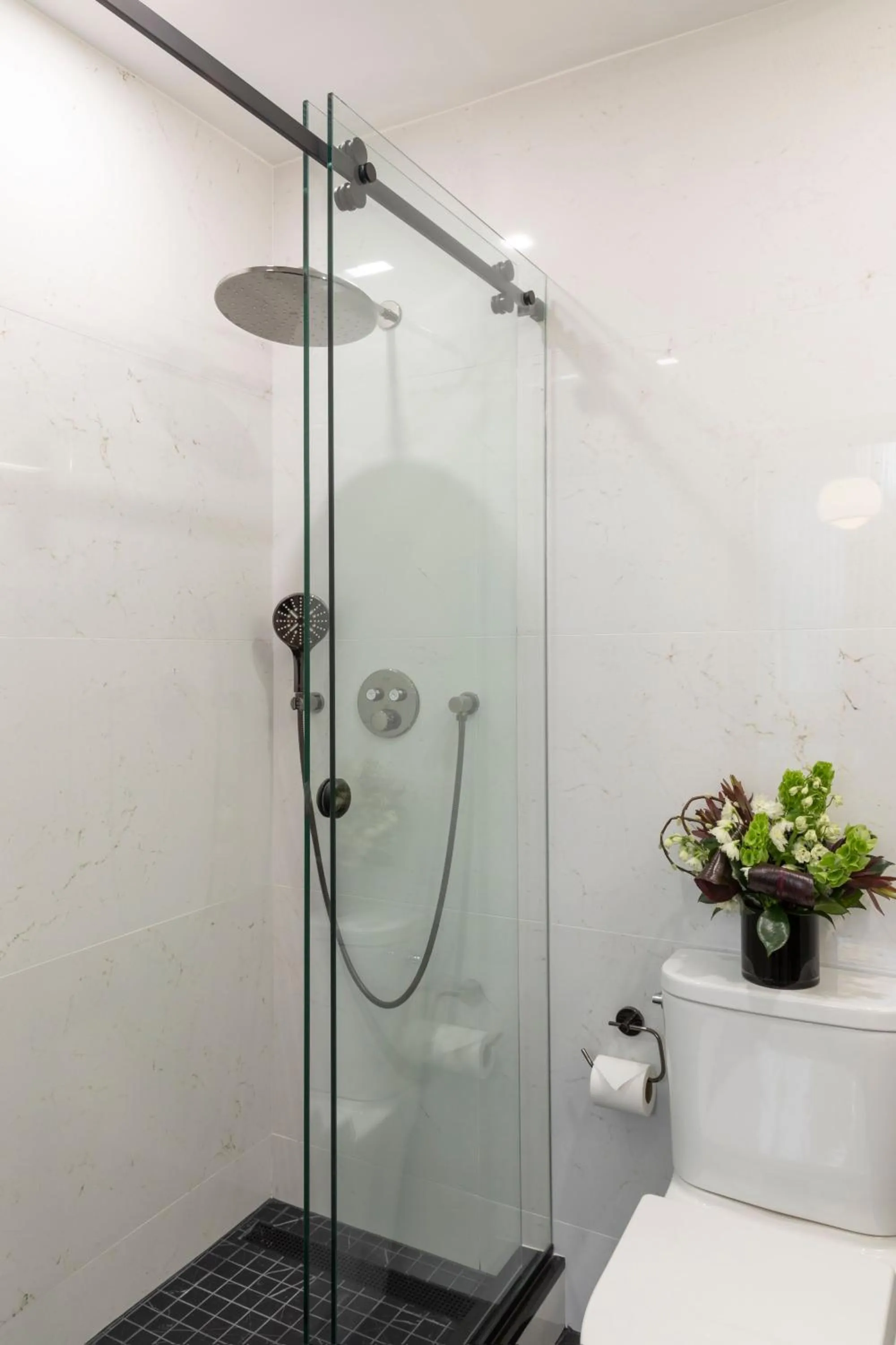 Bathroom in Broadway Plaza Hotel