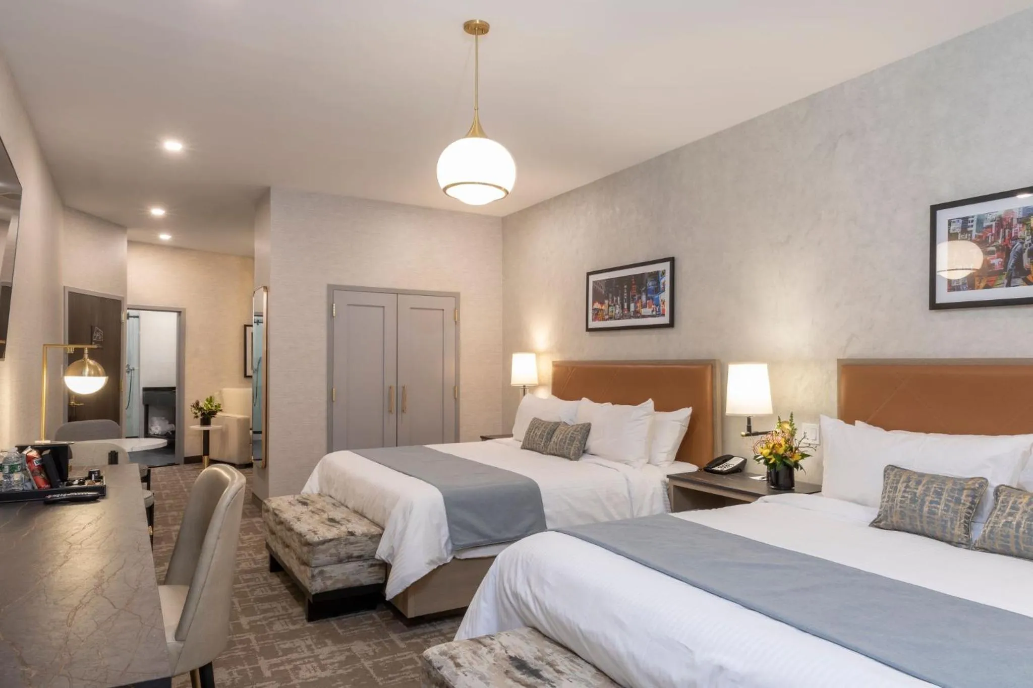 Bedroom, Bed in Broadway Plaza Hotel