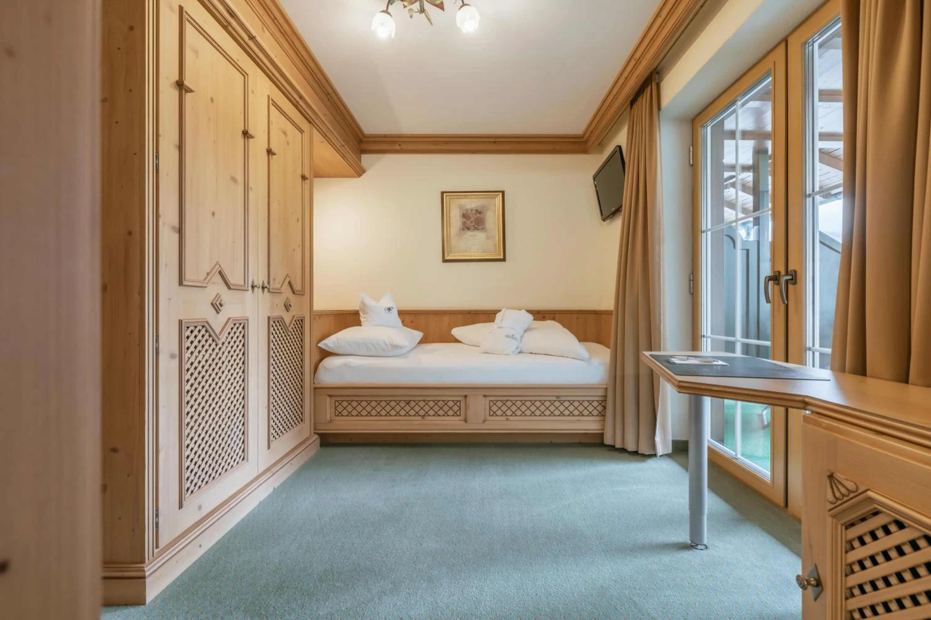 Photo of the whole room, Bed in KERSCHDORFER - wohlfühlhotel garni - adults only