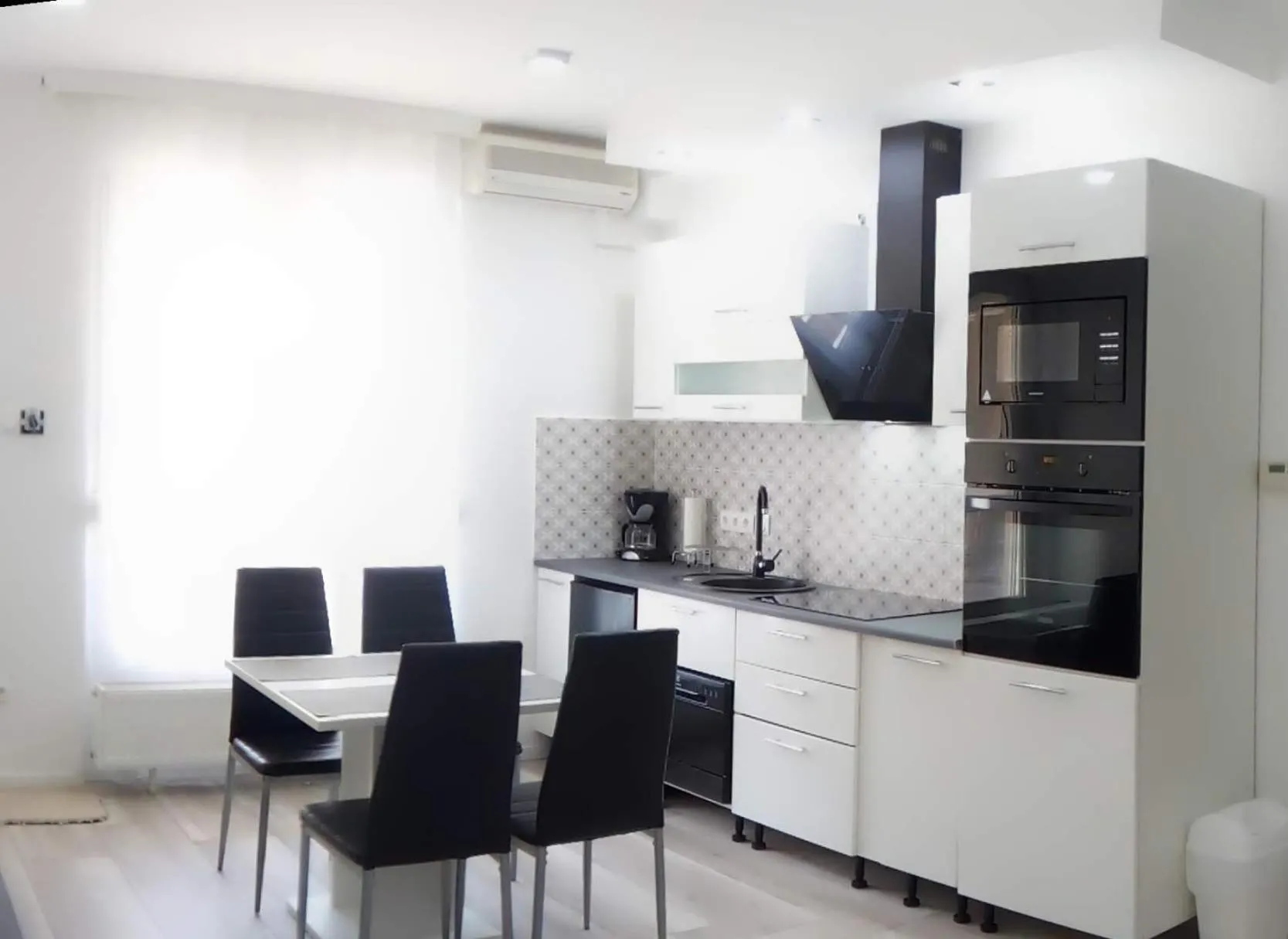 Kitchen or kitchenette in Aqua Wellness Apartments