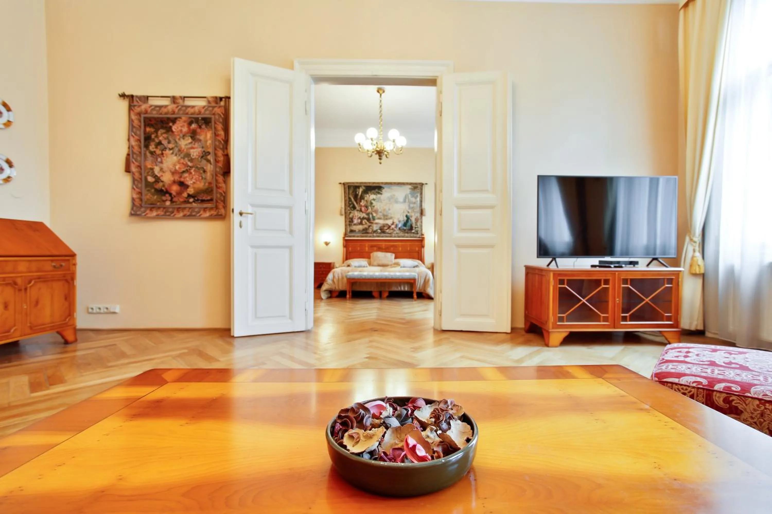 TV and multimedia in Open Gate