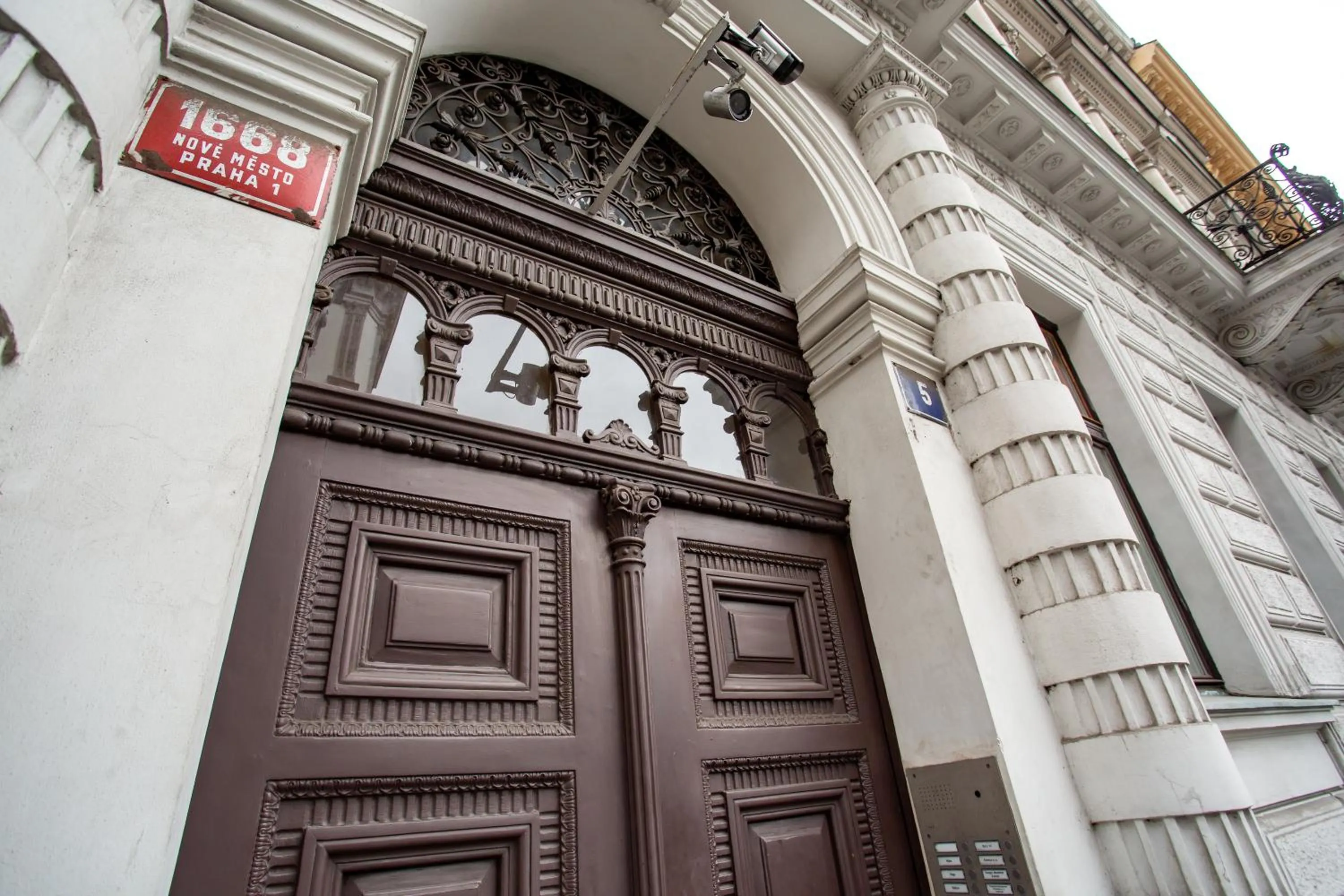 Facade/entrance in Open Gate