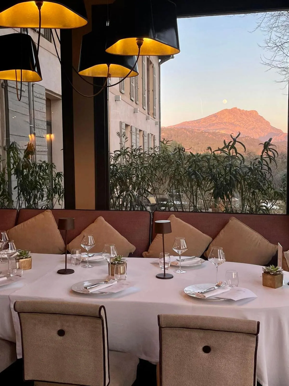 Restaurant/places to eat in Les Lodges Sainte-Victoire Hotel & Spa