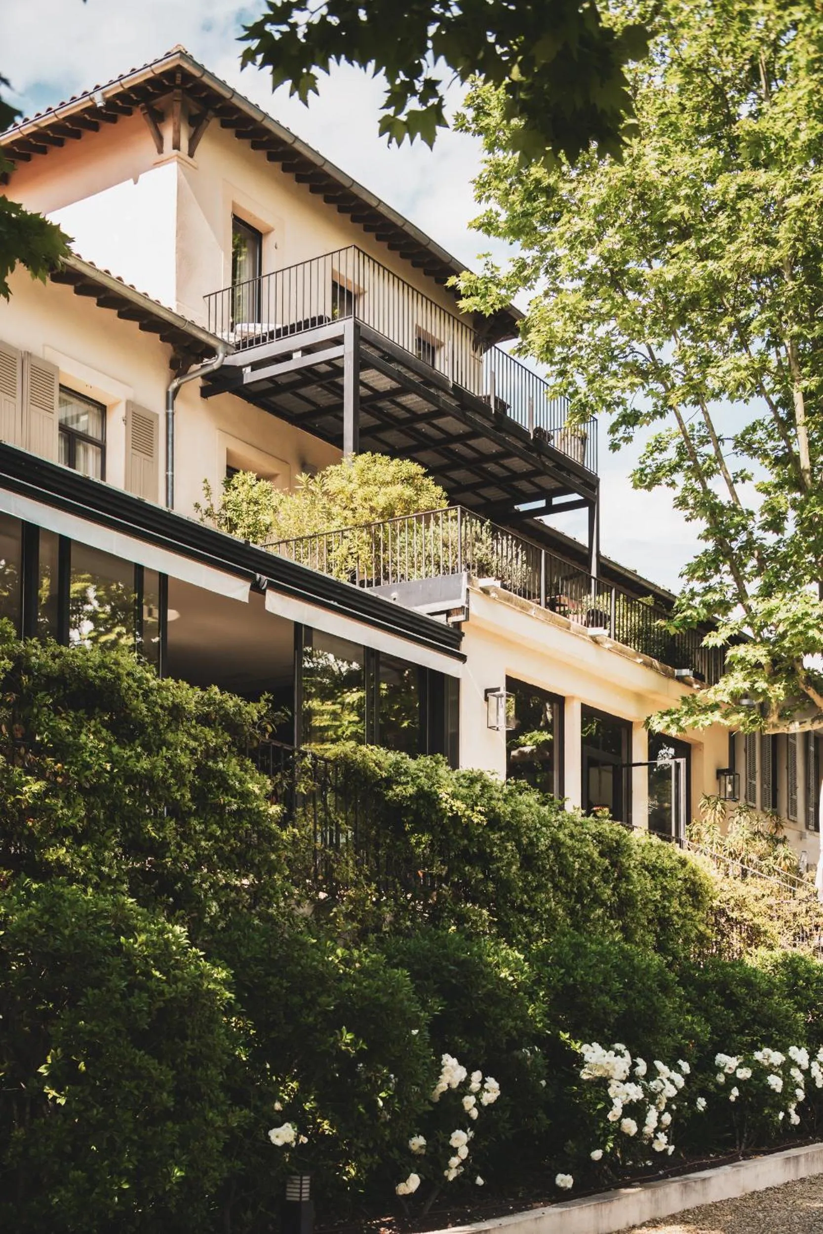 Patio in Les Lodges Sainte-Victoire Hotel & Spa