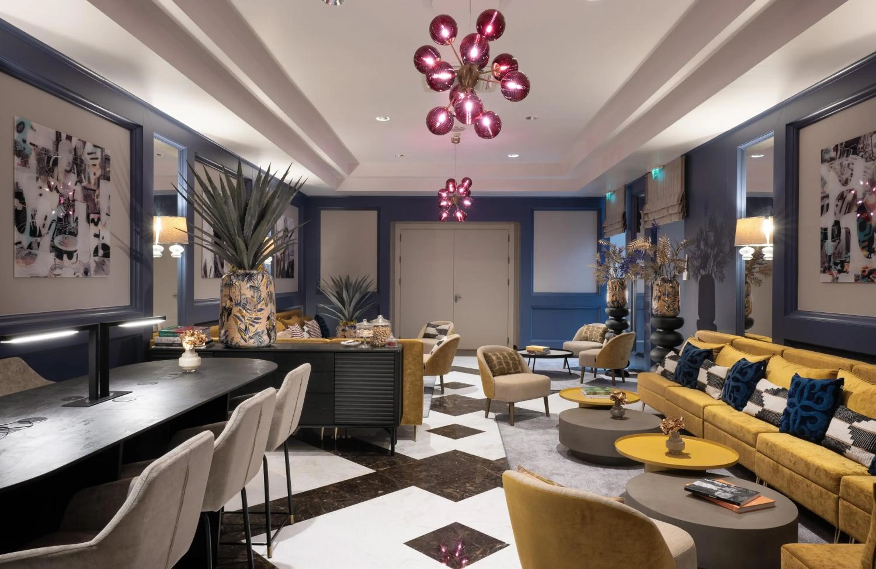 Lounge or bar in Leonardo Boutique Hotel Rome Monti