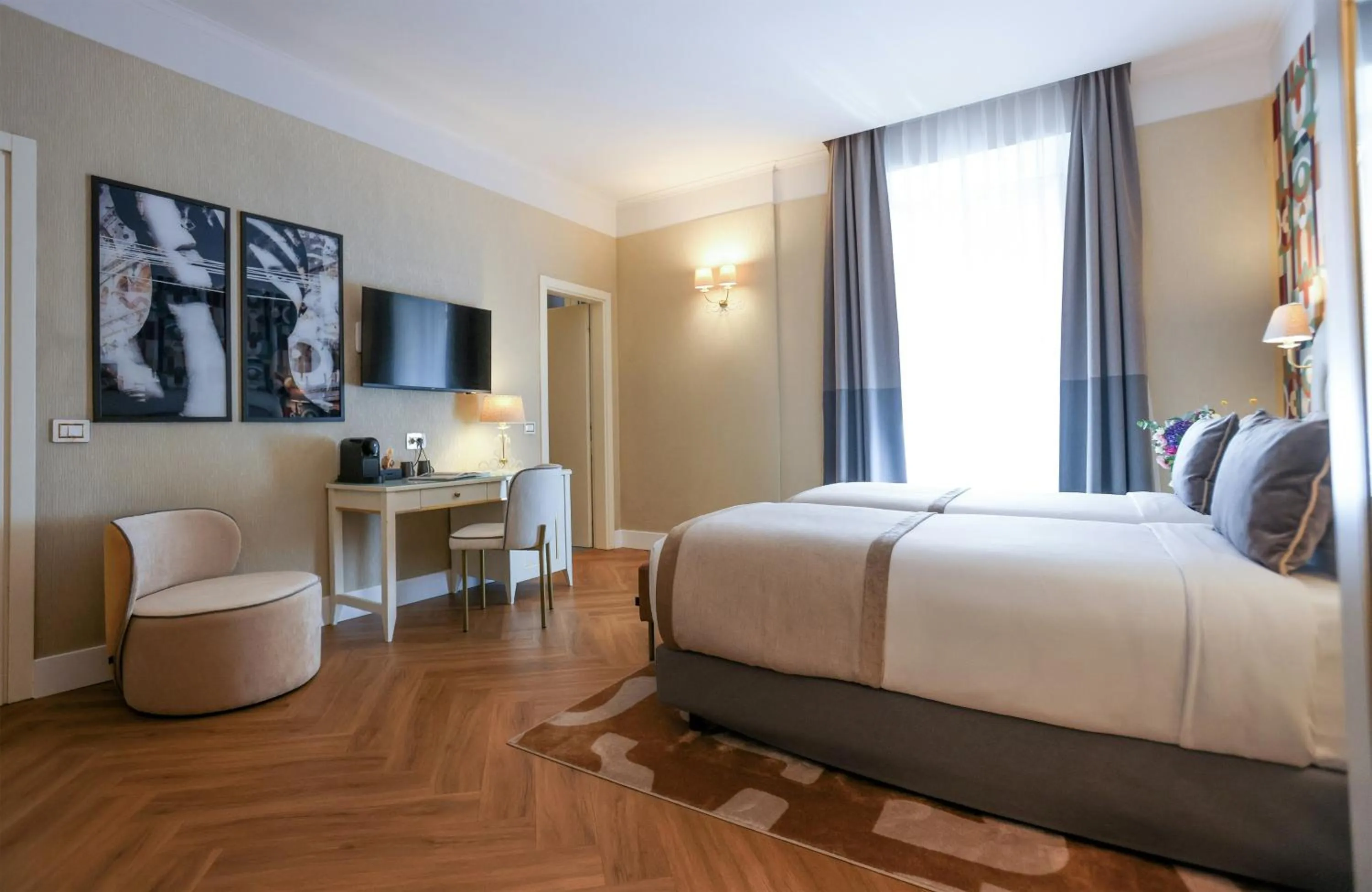 Bedroom, Bed in Leonardo Boutique Hotel Rome Monti