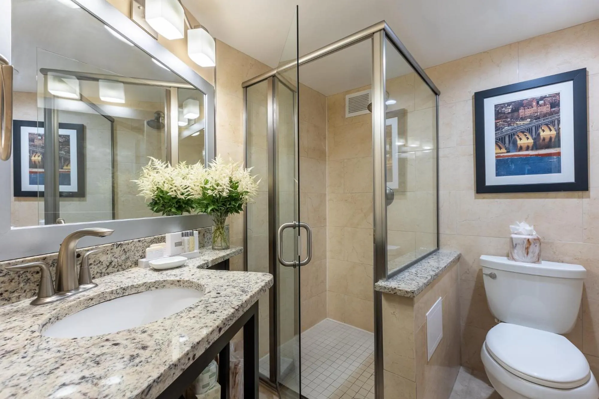 Shower in The Georgetown Inn