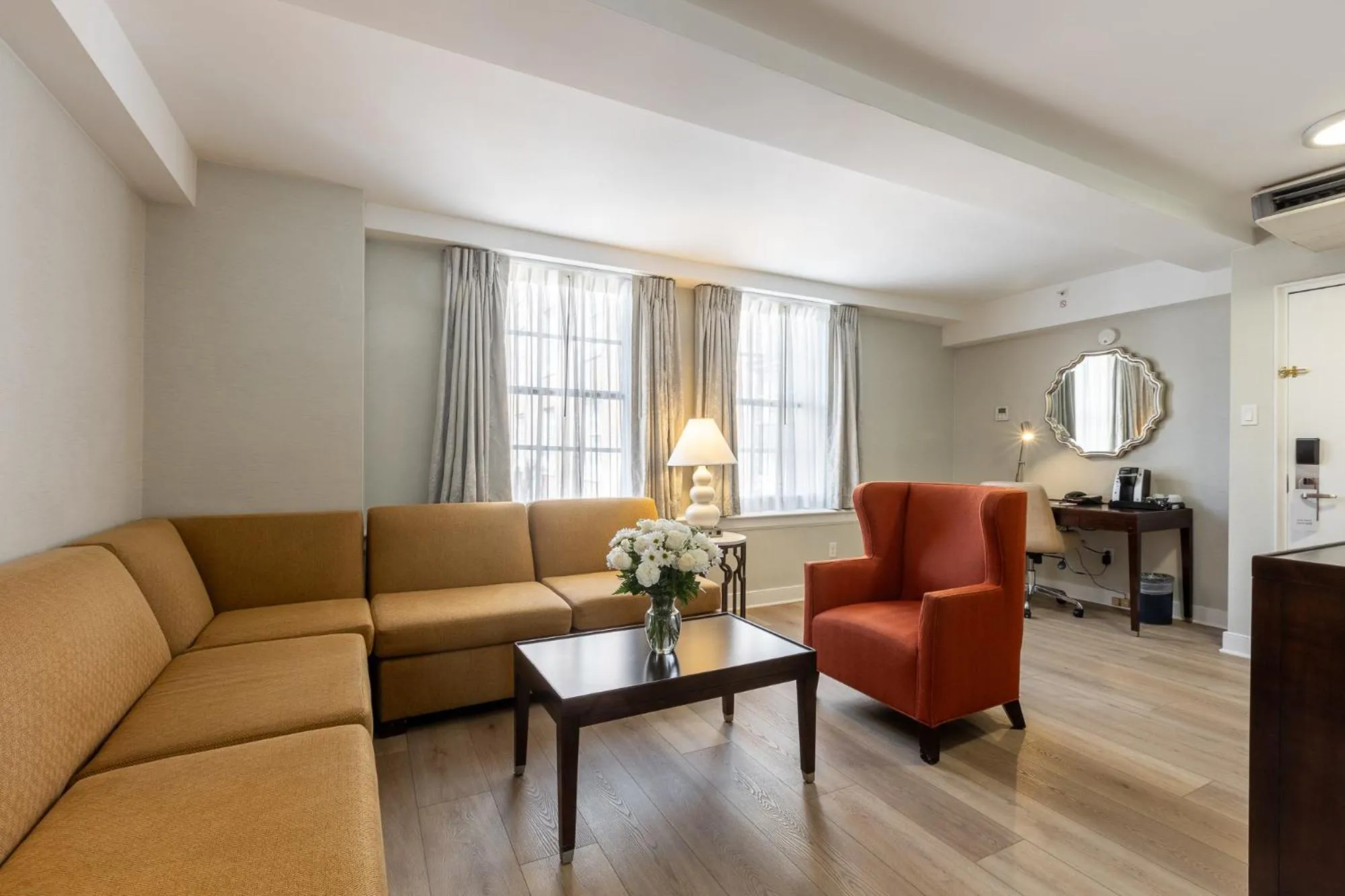 Living room in The Georgetown Inn