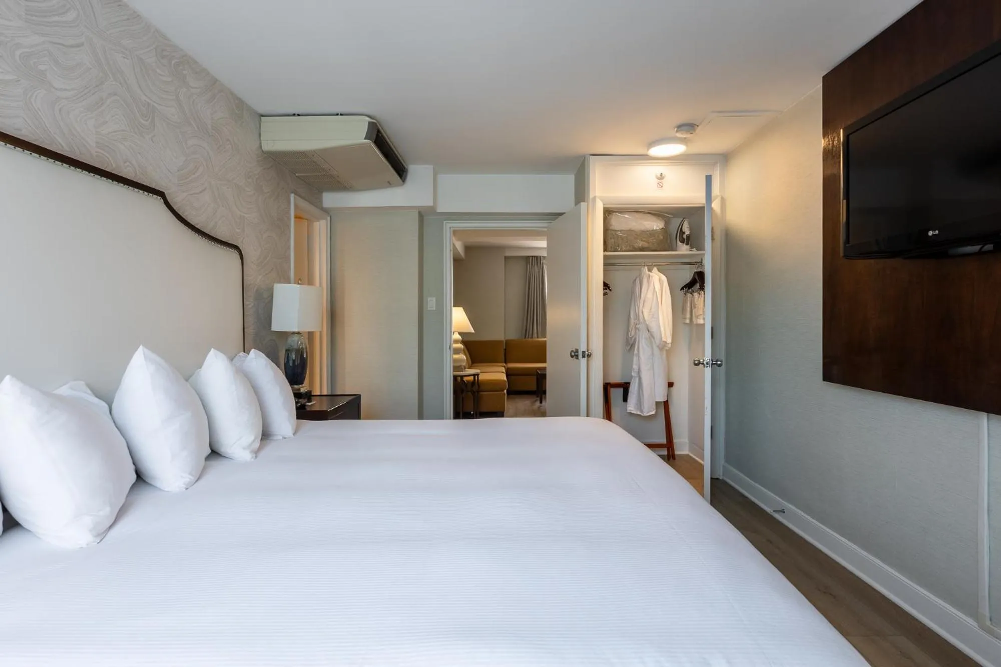 Bed in The Georgetown Inn