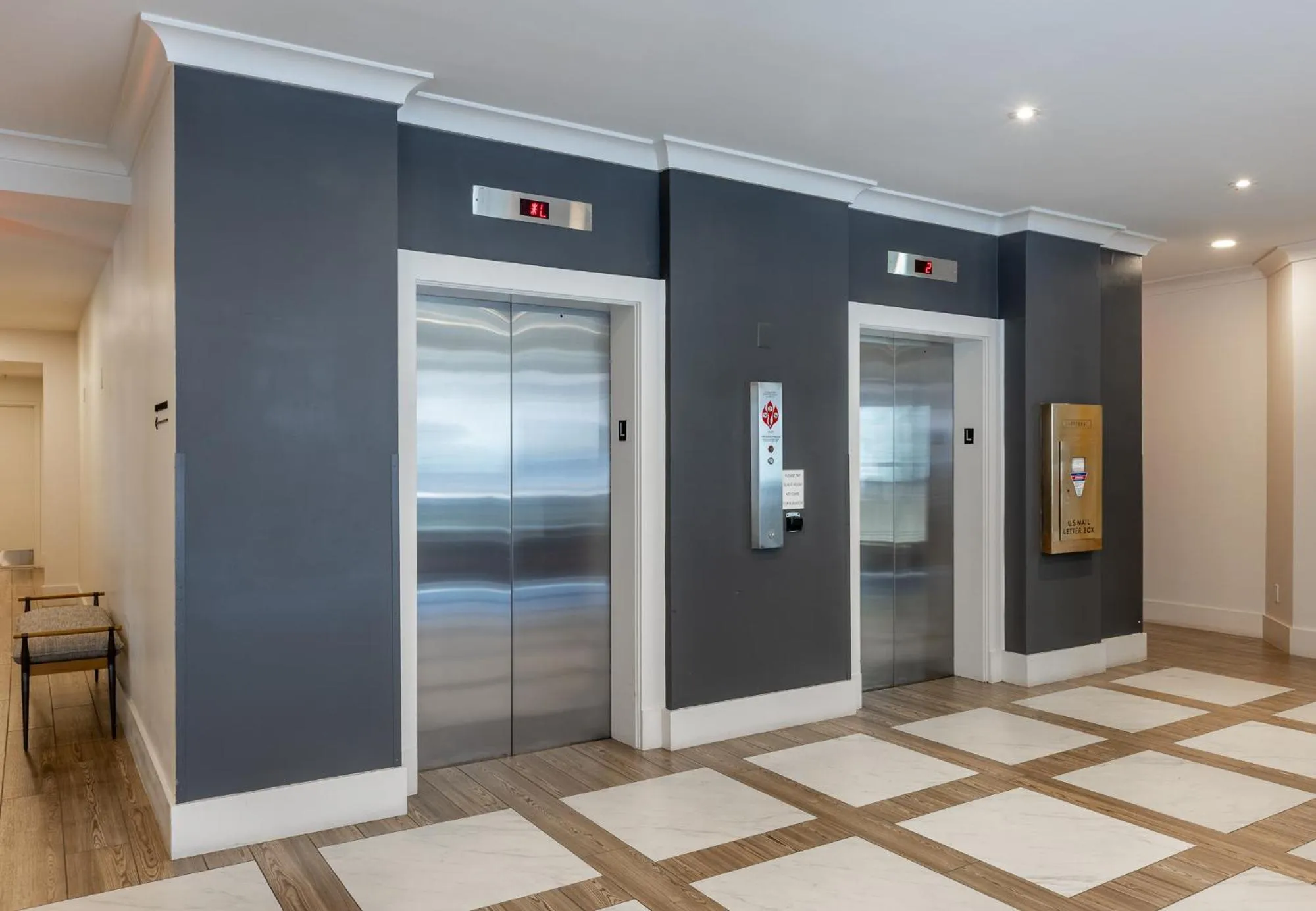 elevator in The Georgetown Inn