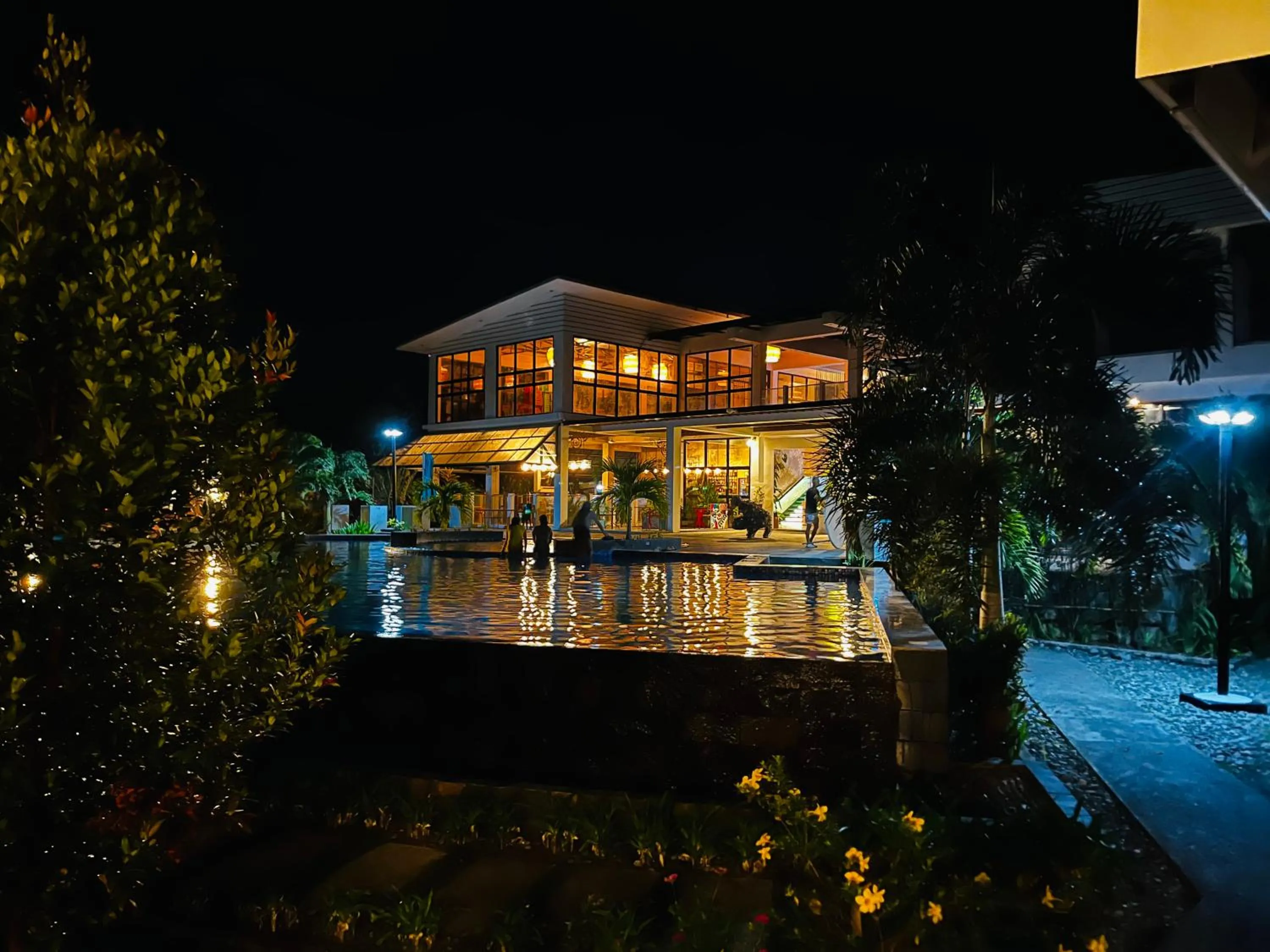 Vistapaloma beach resort