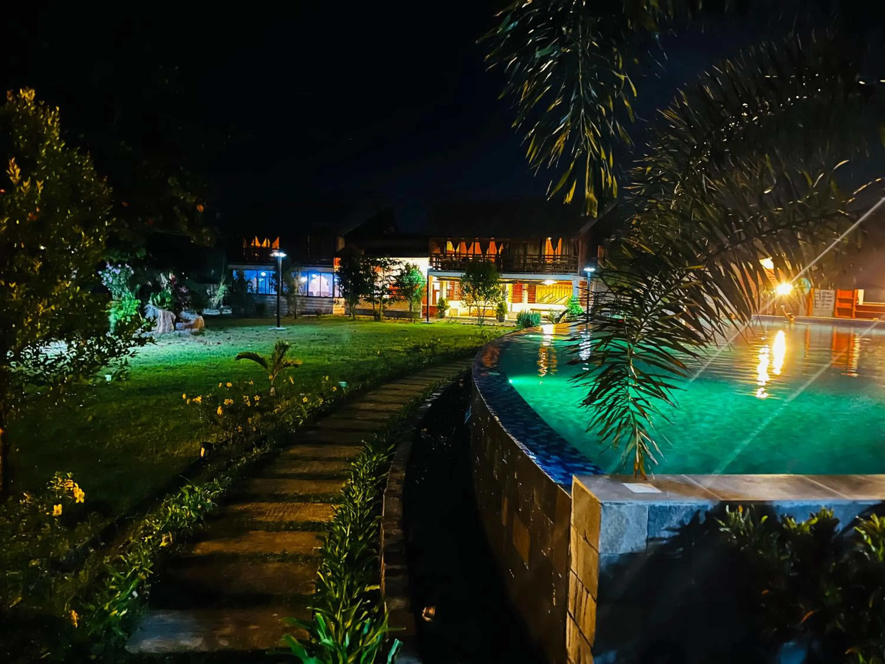 Vistapaloma beach resort