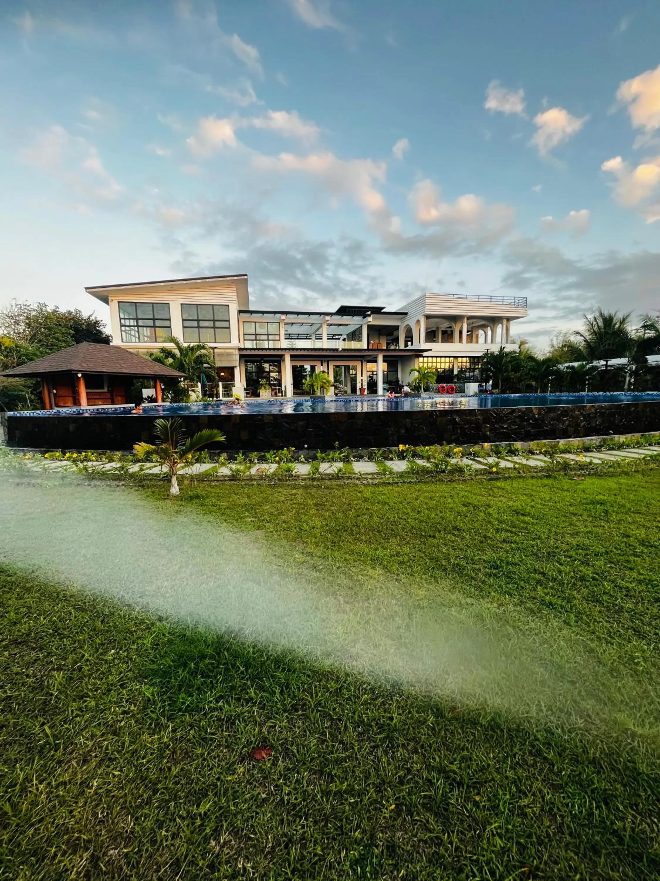 Vistapaloma beach resort