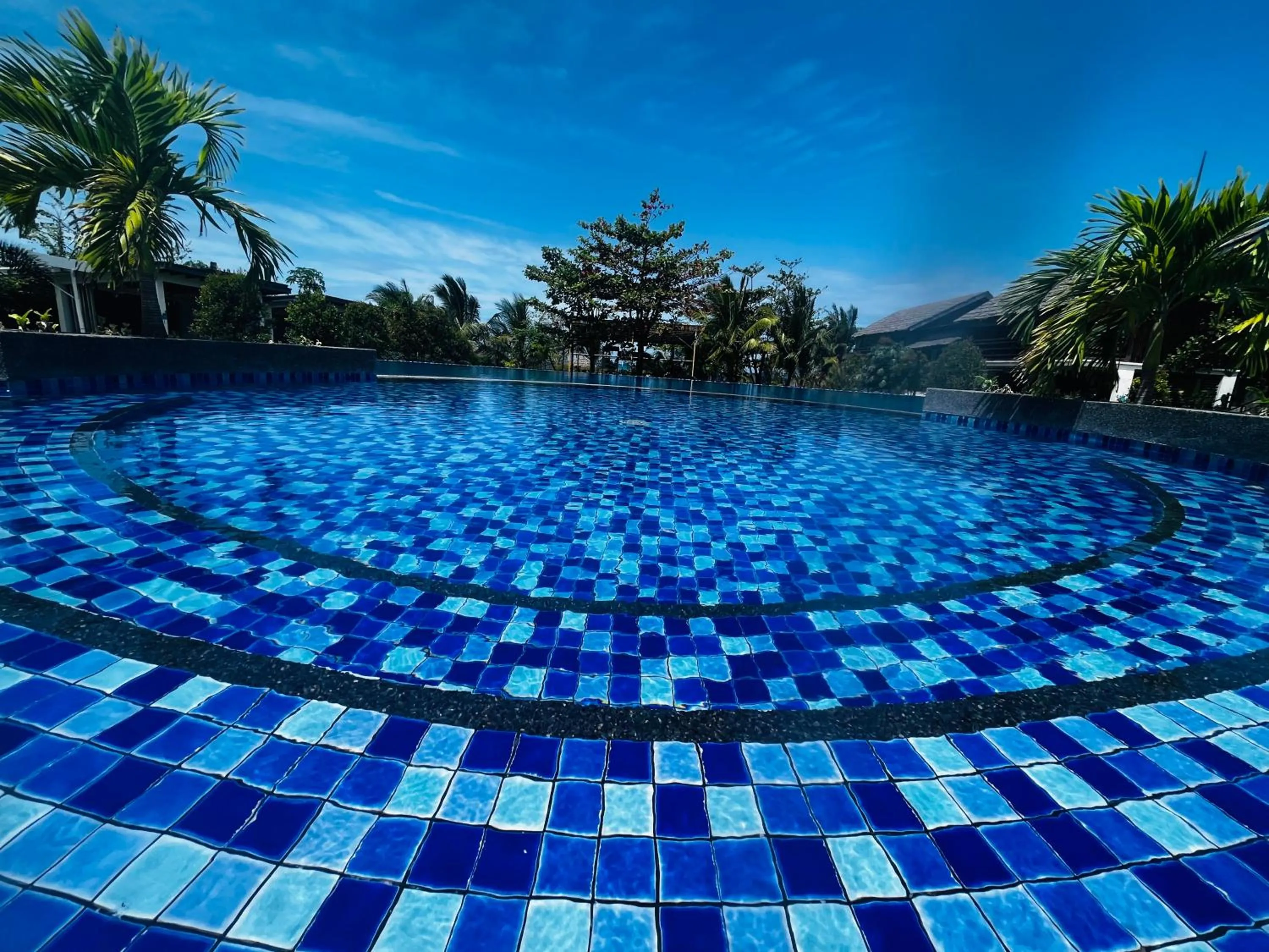 Swimming pool in Vistapaloma beach resort